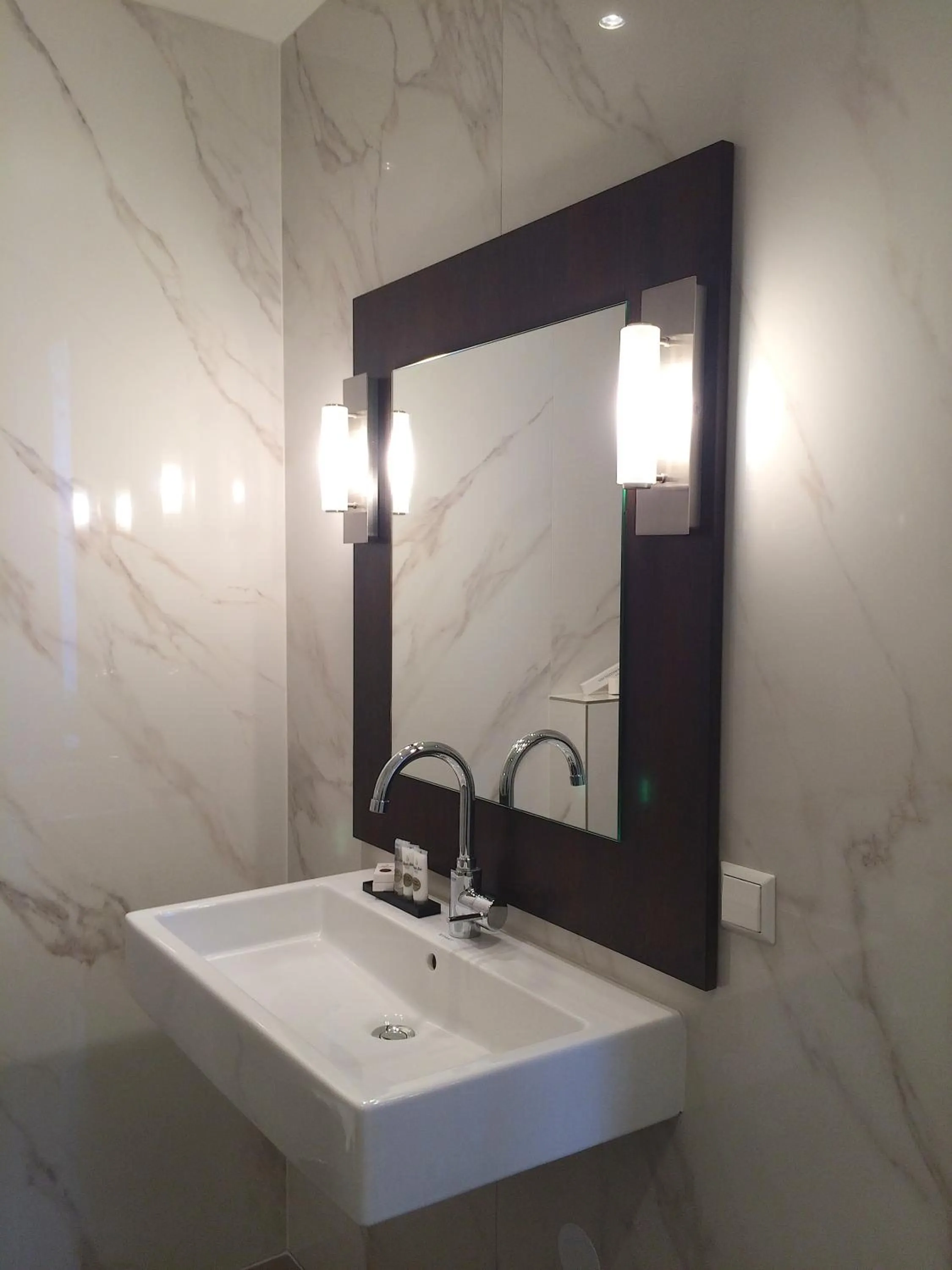 Bathroom in Apple Inn Hotel