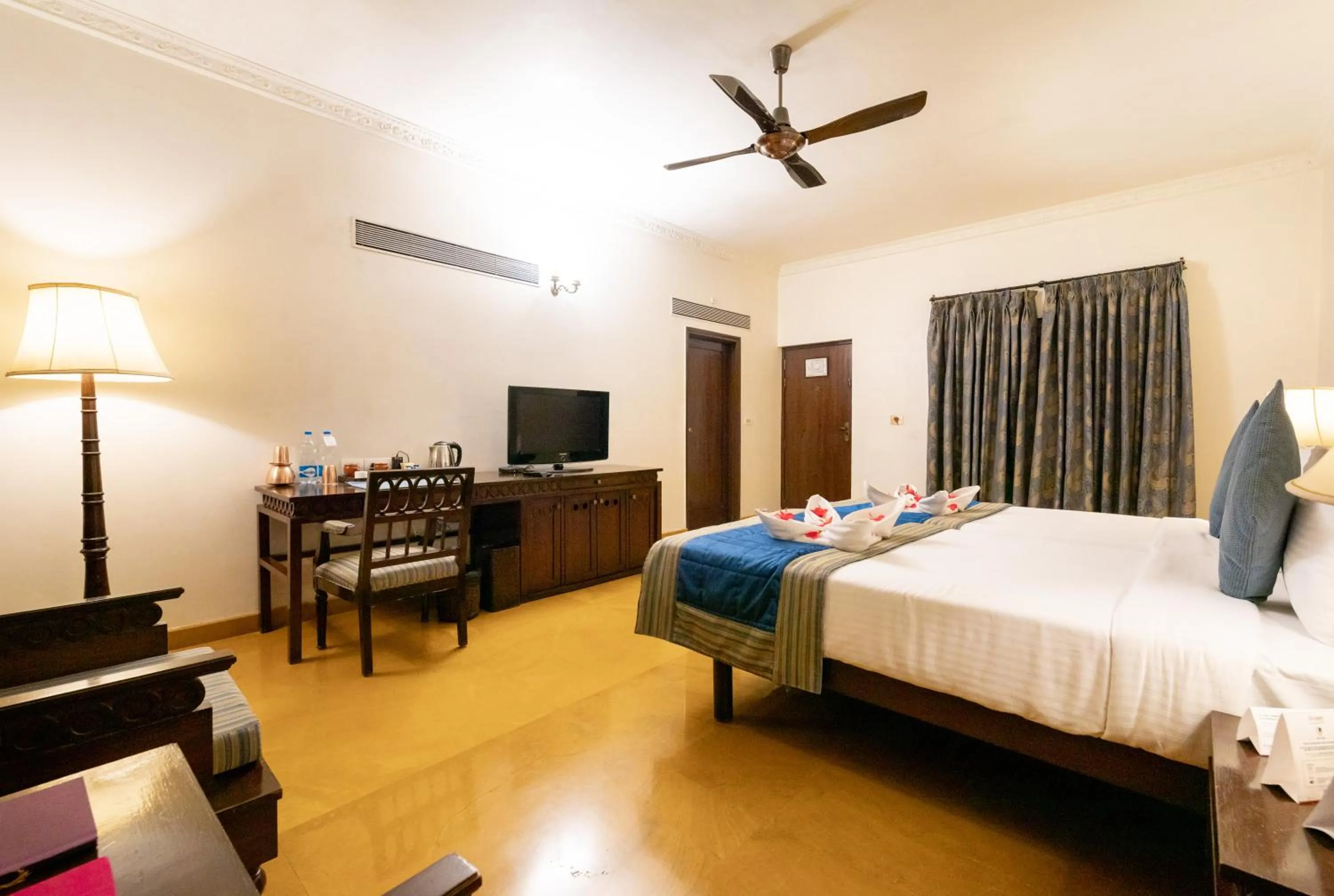 TV and multimedia, Bed in Fort JadhavGADH -A GADH Heritage Hotel