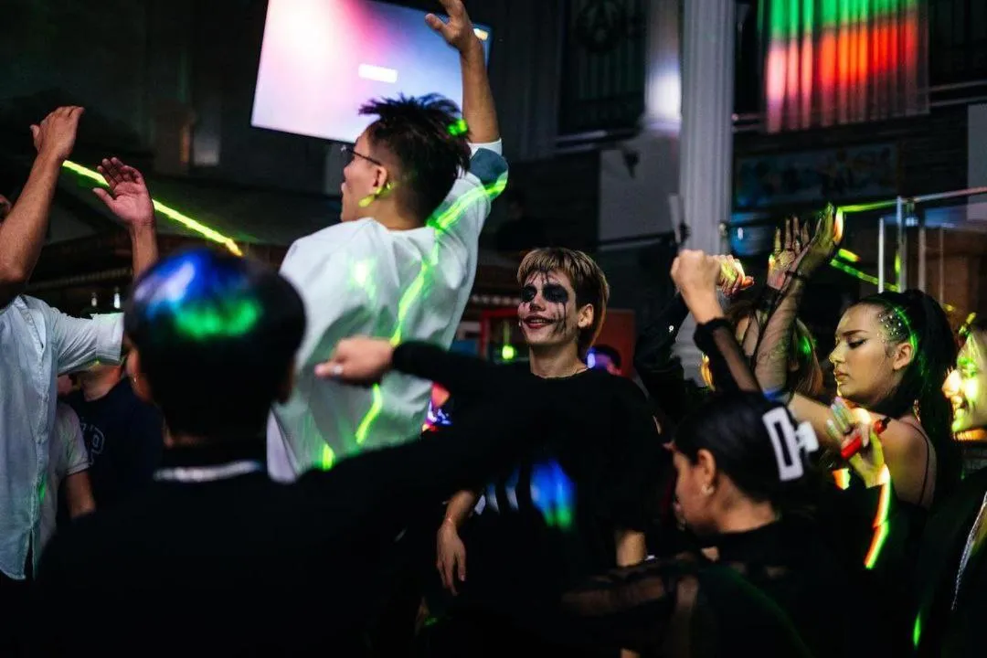 Restaurant/places to eat in Alexander Hotel