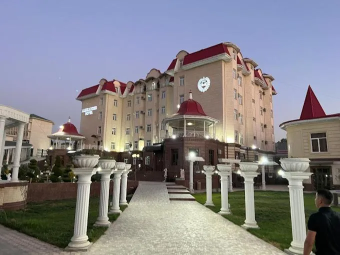 Restaurant/places to eat in Alexander Hotel