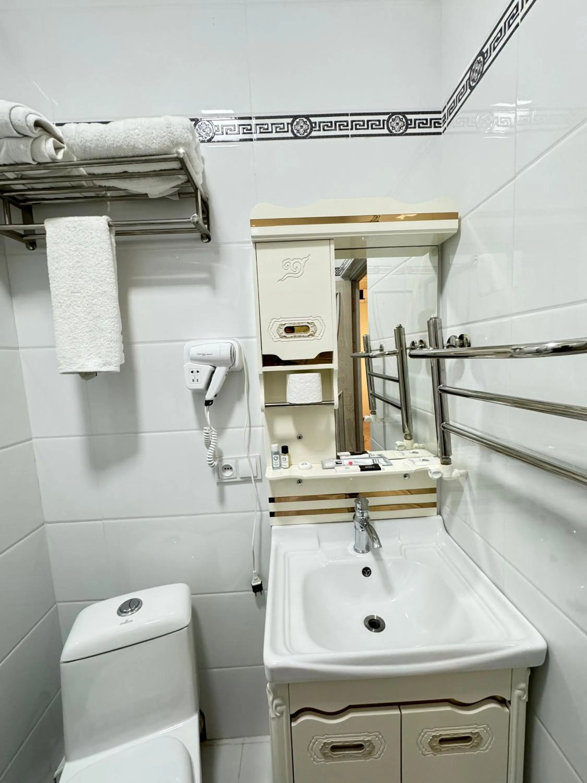 Bathroom in Alexander Hotel