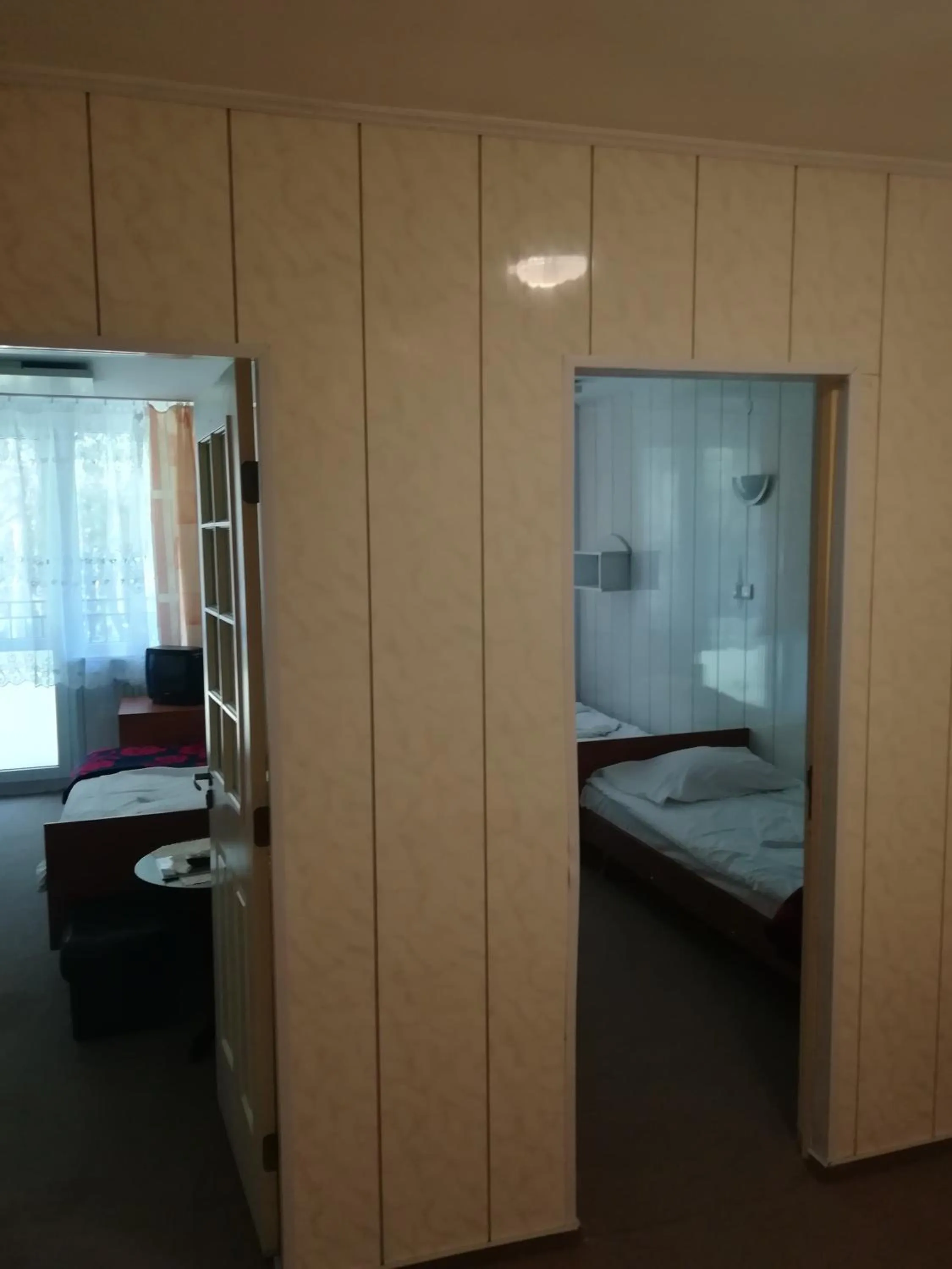 Photo of the whole room, Bed in OW Eden