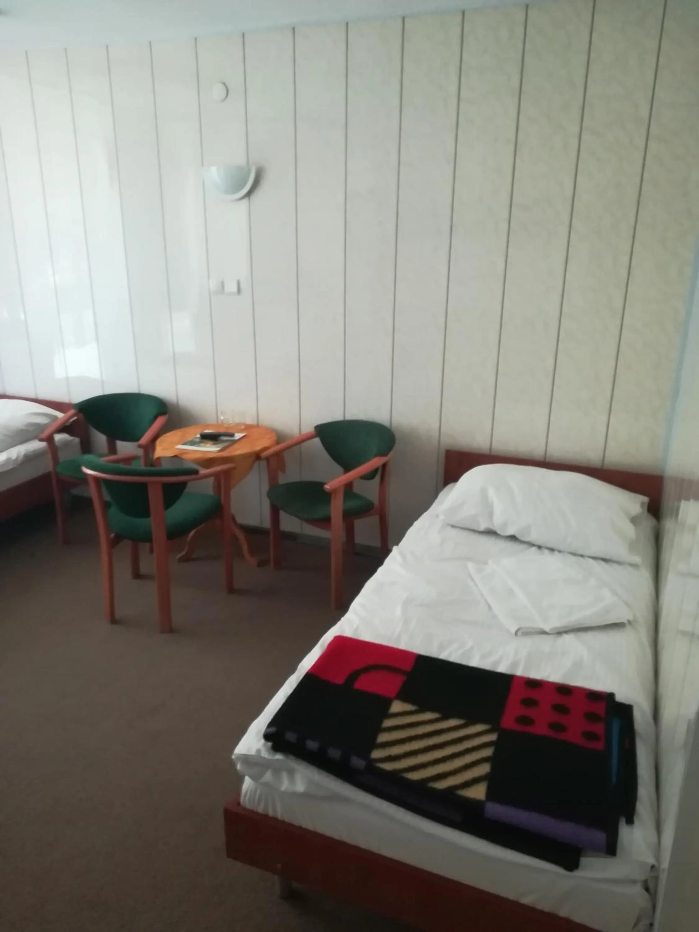 Photo of the whole room, Bed in OW Eden