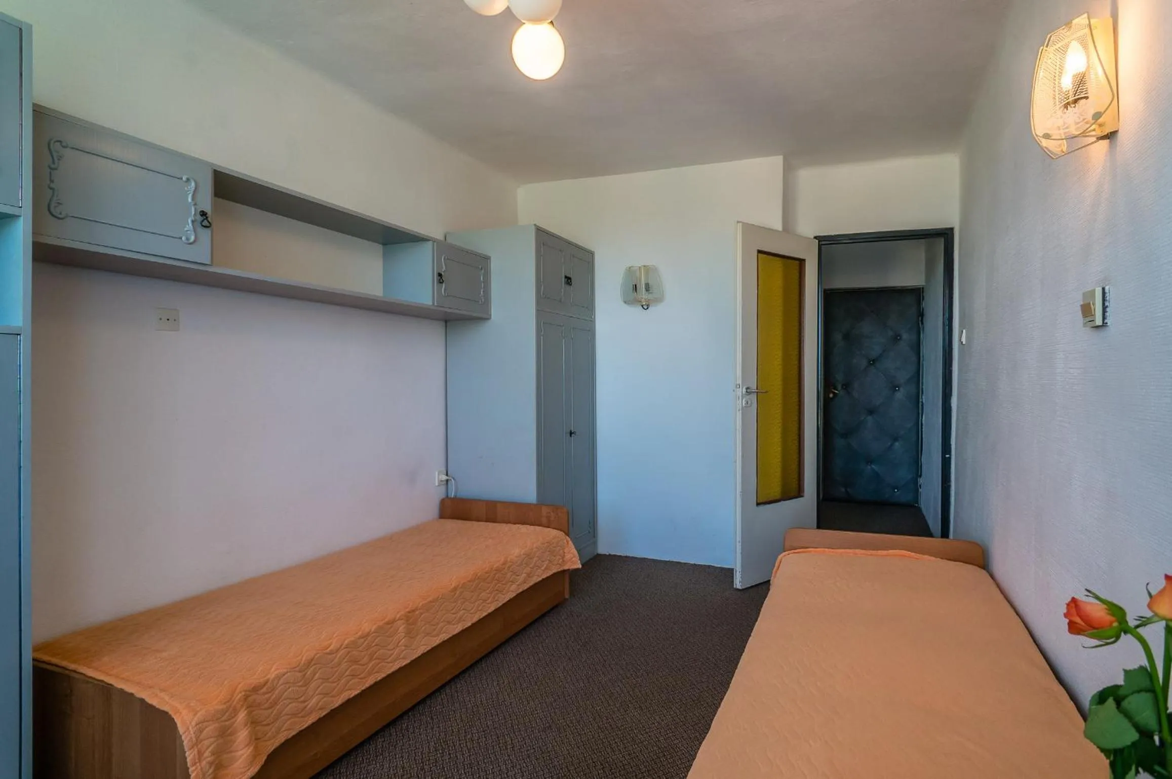 Photo of the whole room, Bed in OW Eden