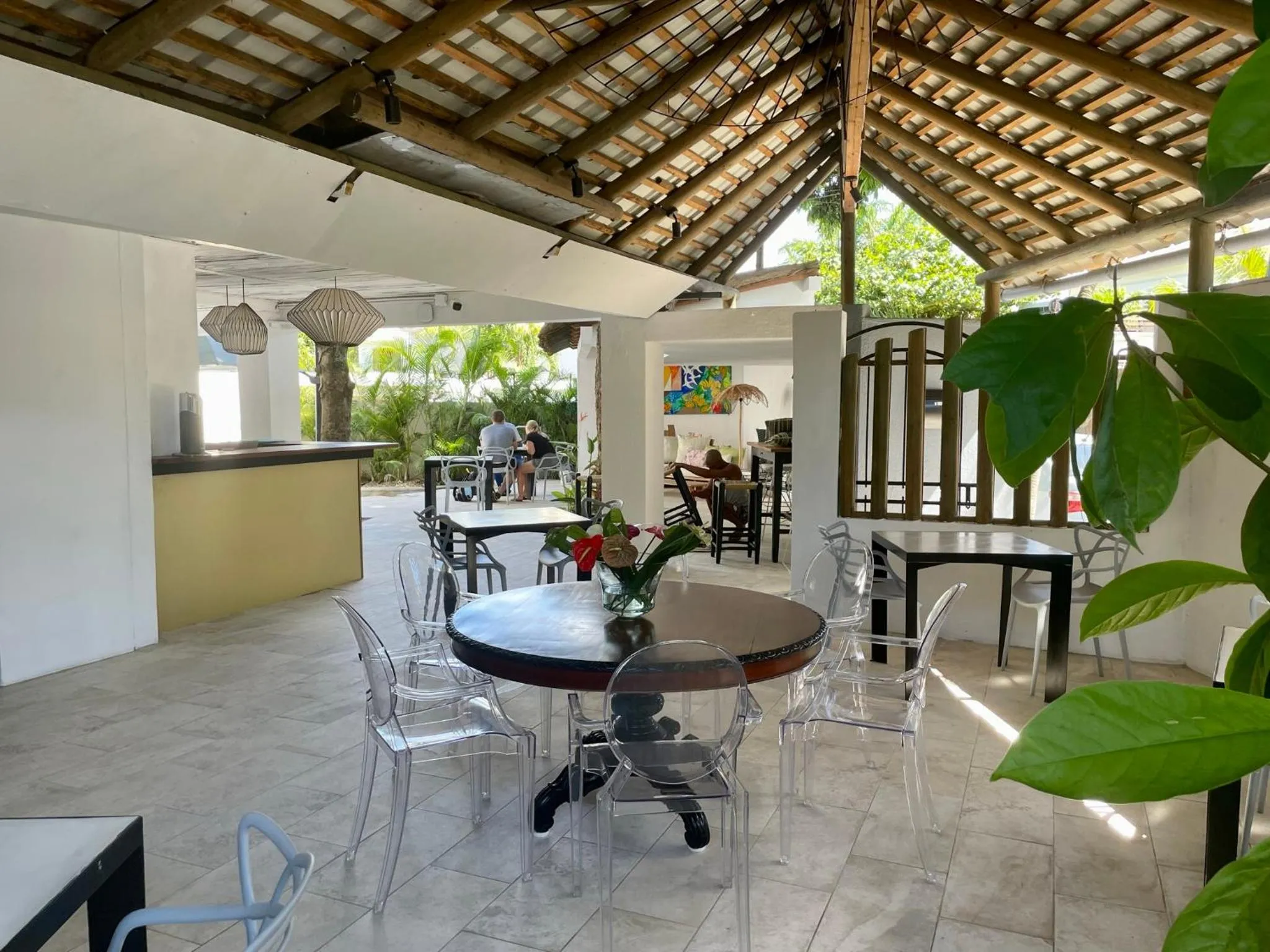 Restaurant/places to eat in Cosy Guest House Sous le Badamier