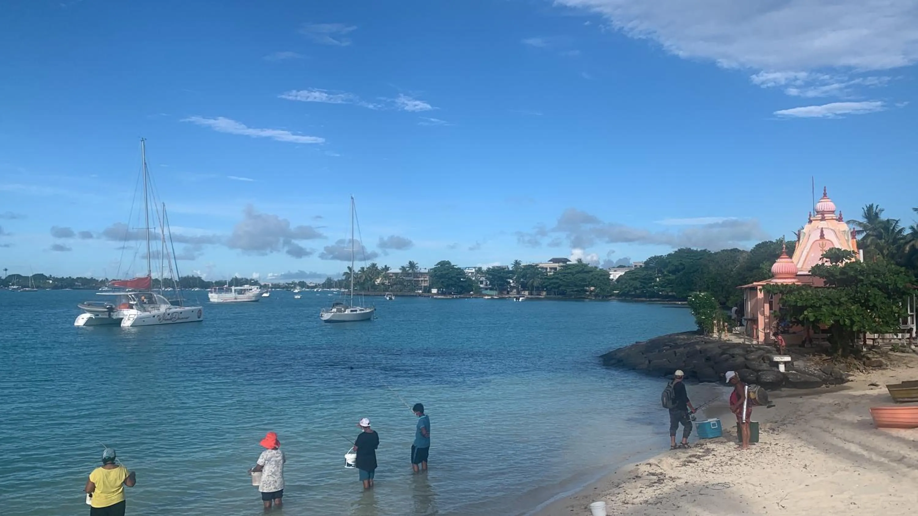 Beach in Cosy Guest House Sous le Badamier