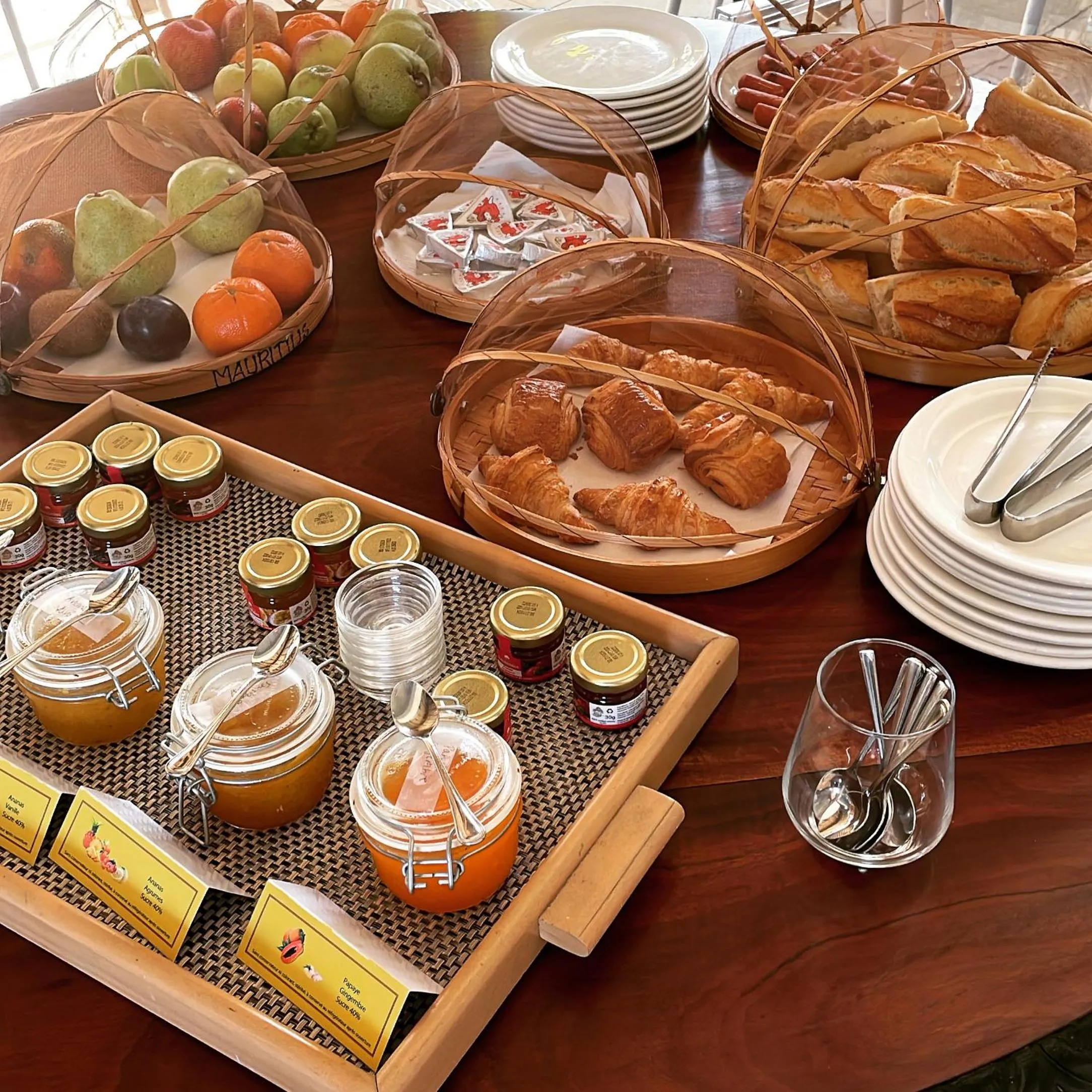 Breakfast in Cosy Guest House Sous le Badamier