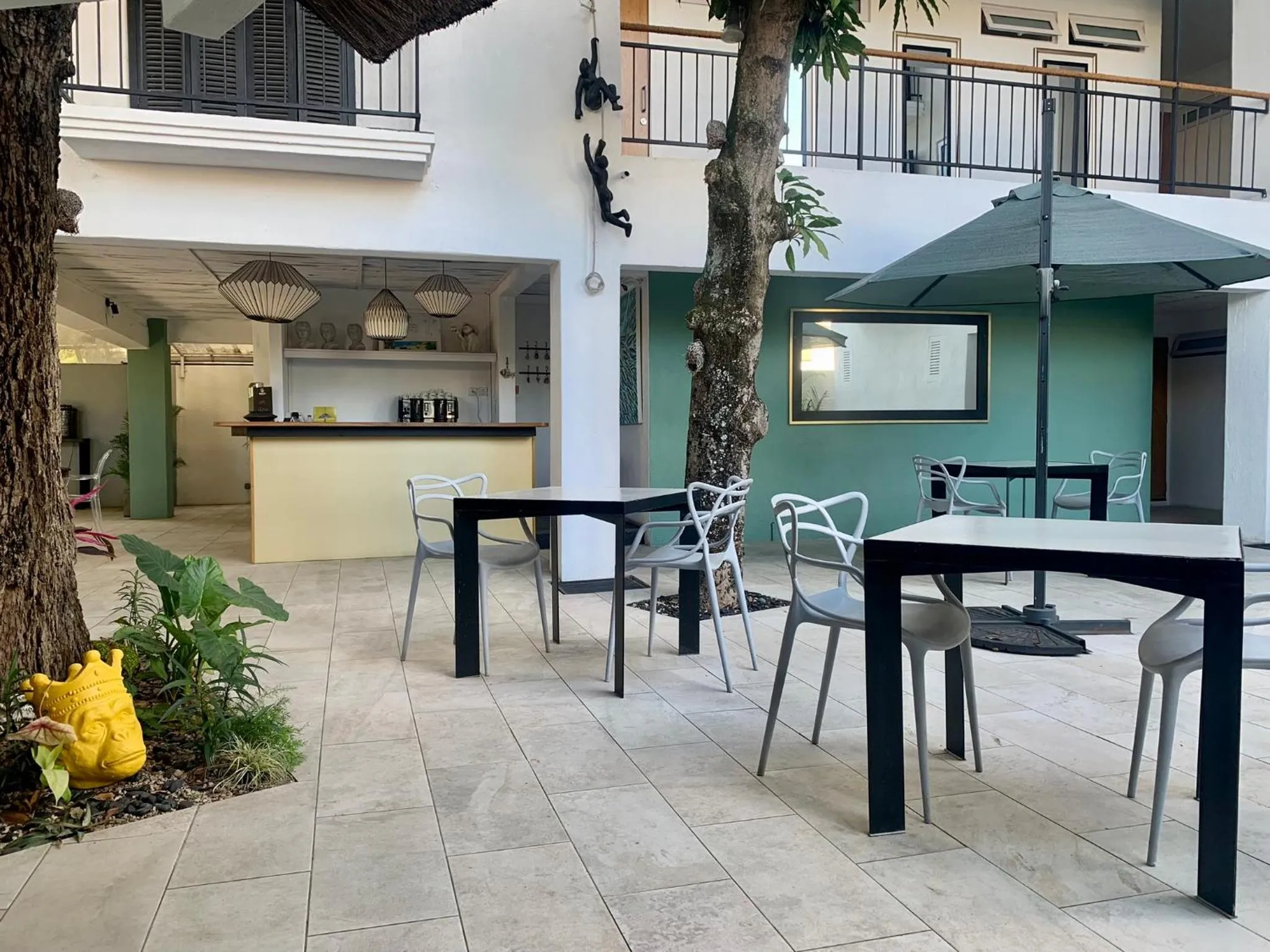 Patio in Cosy Guest House Sous le Badamier