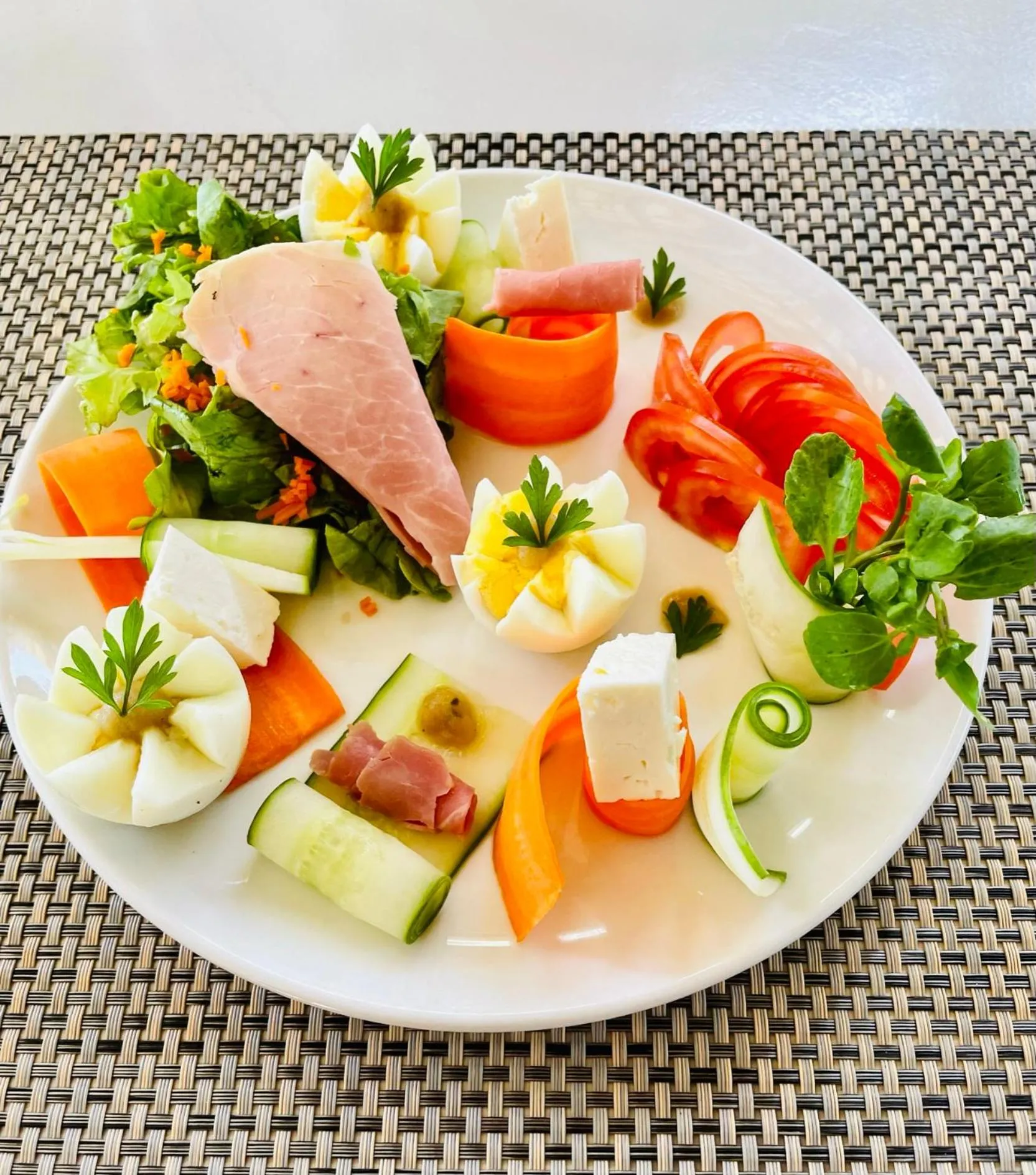 Restaurant/places to eat in Cosy Guest House Sous le Badamier