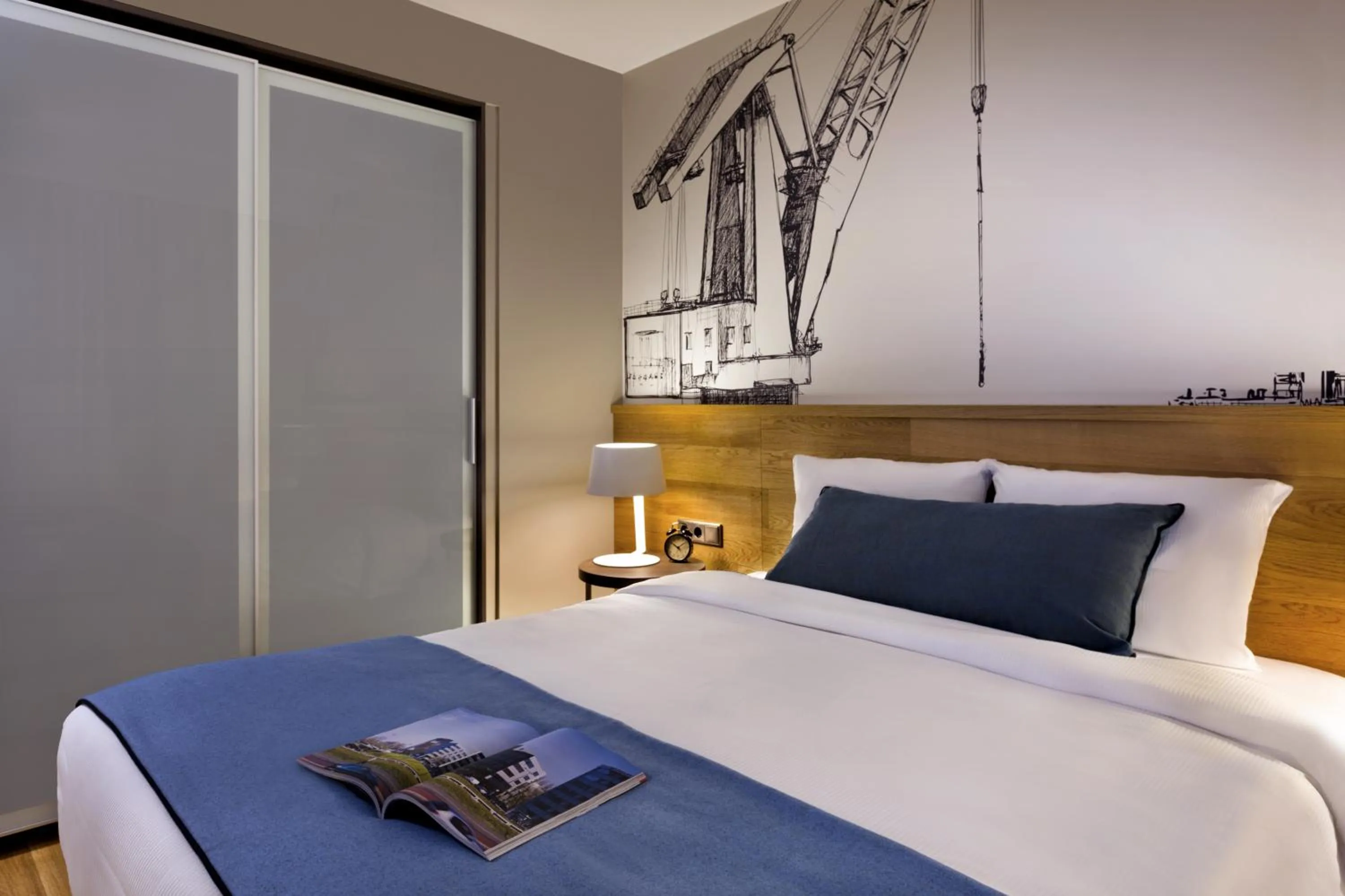 Photo of the whole room, Bed in Citadines Michel Hamburg