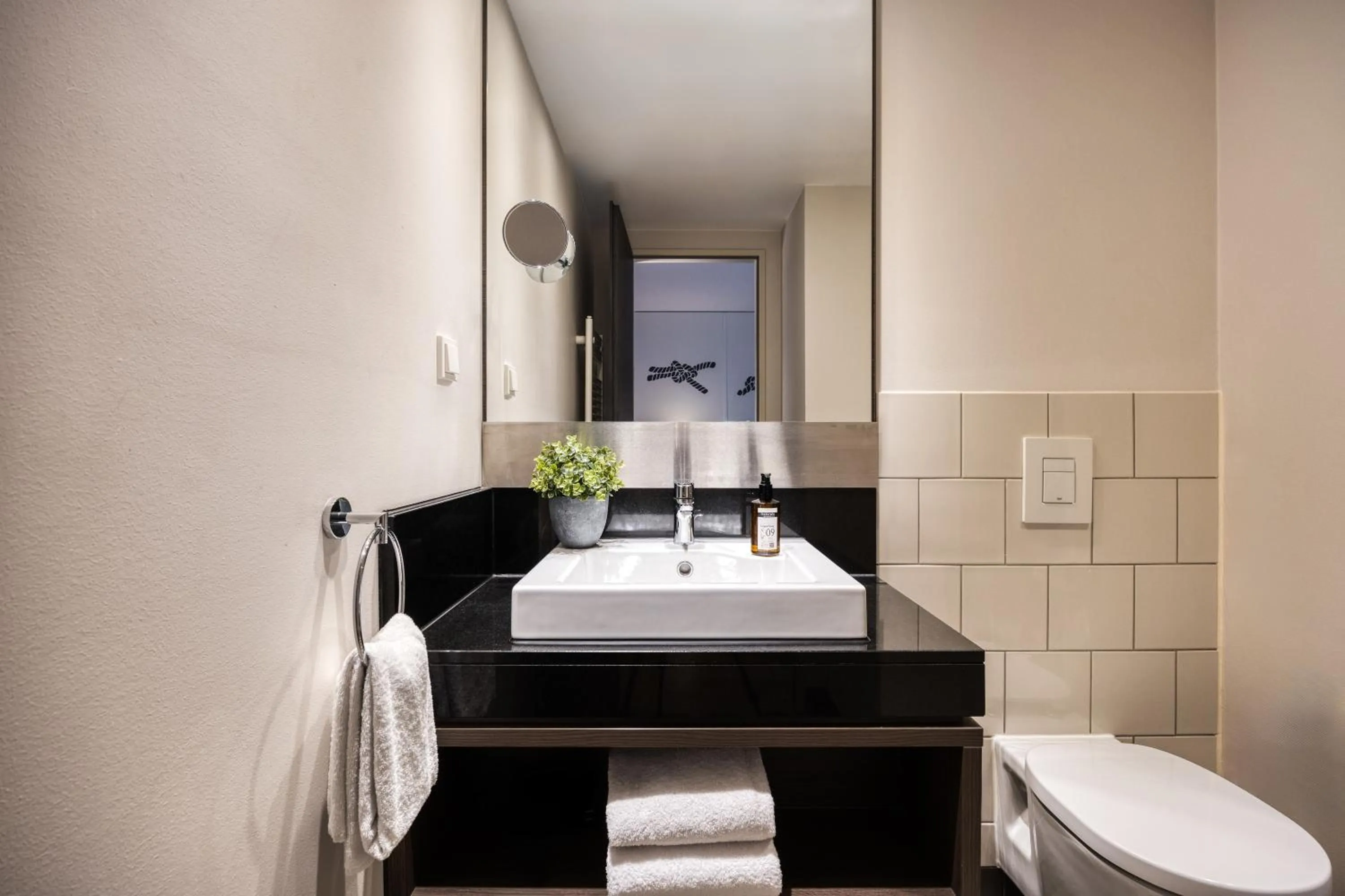 Bathroom in Citadines Michel Hamburg