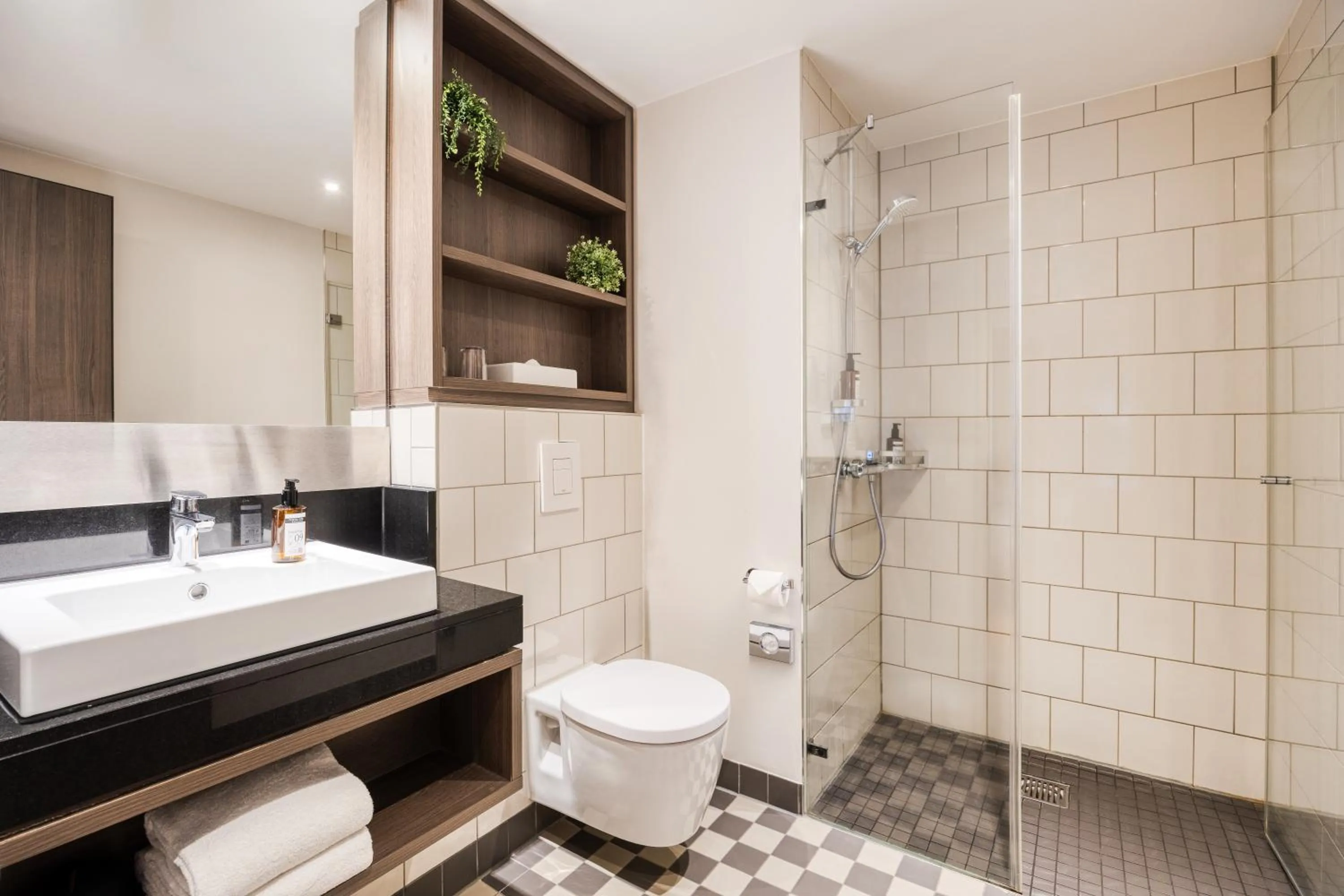 Bathroom in Citadines Michel Hamburg