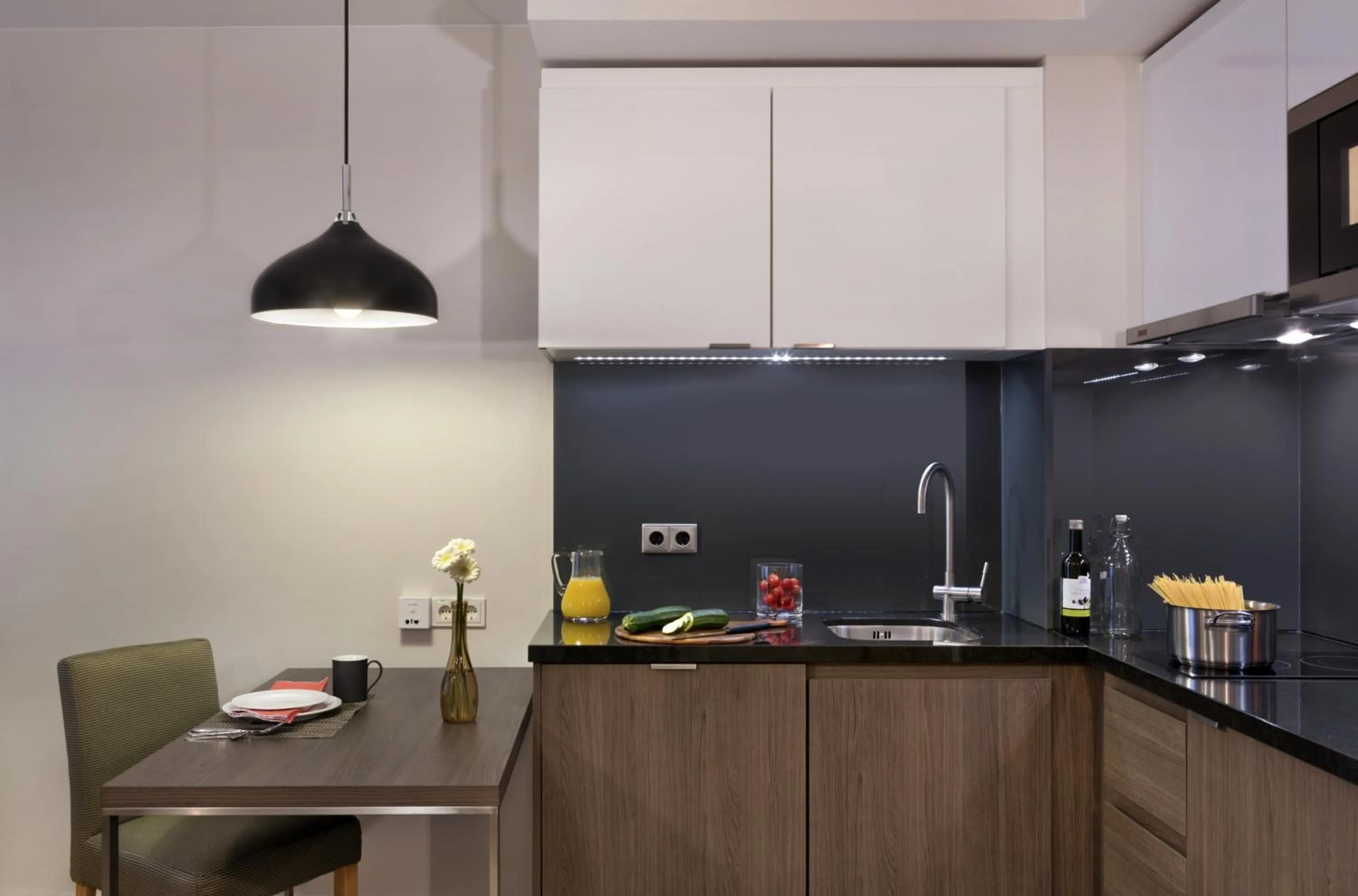 Kitchen or kitchenette in Citadines Michel Hamburg