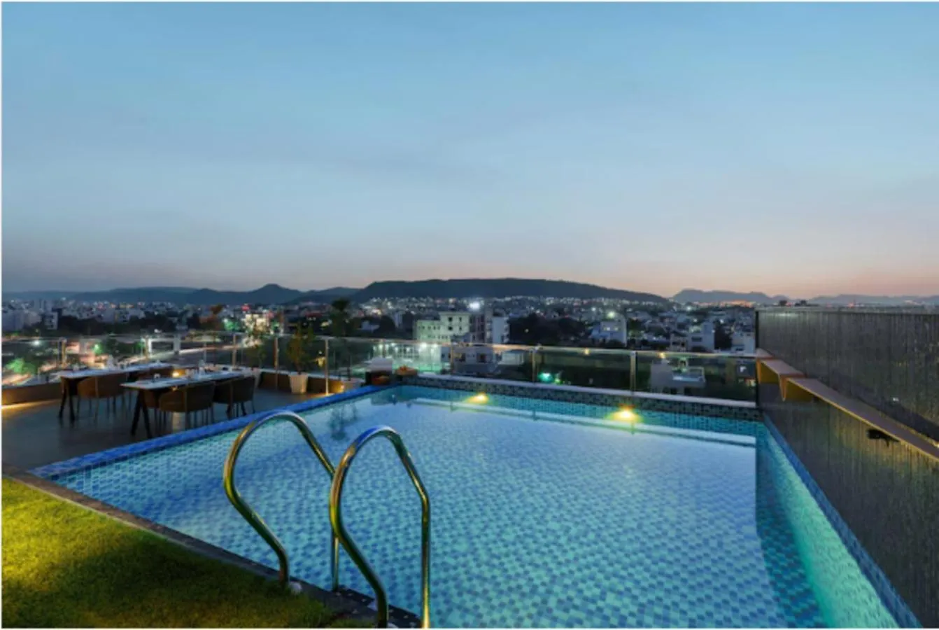 Pool view in 7 rays hotel