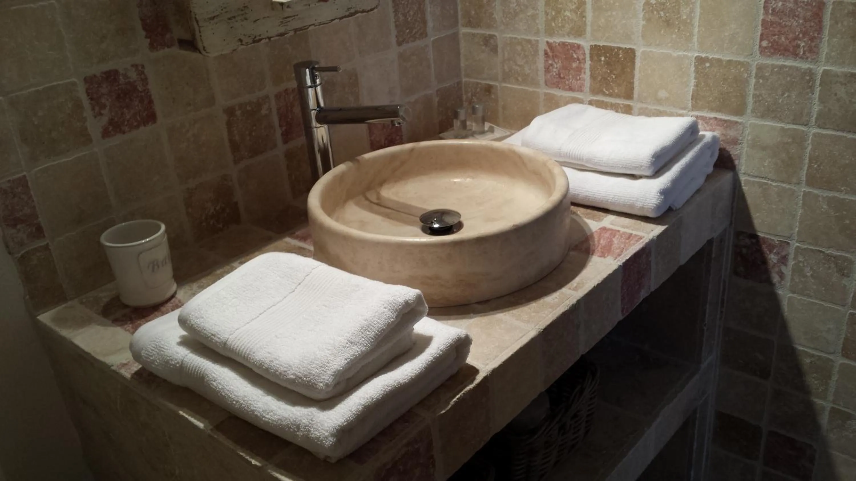 Decorative detail in Mas Saint Julien