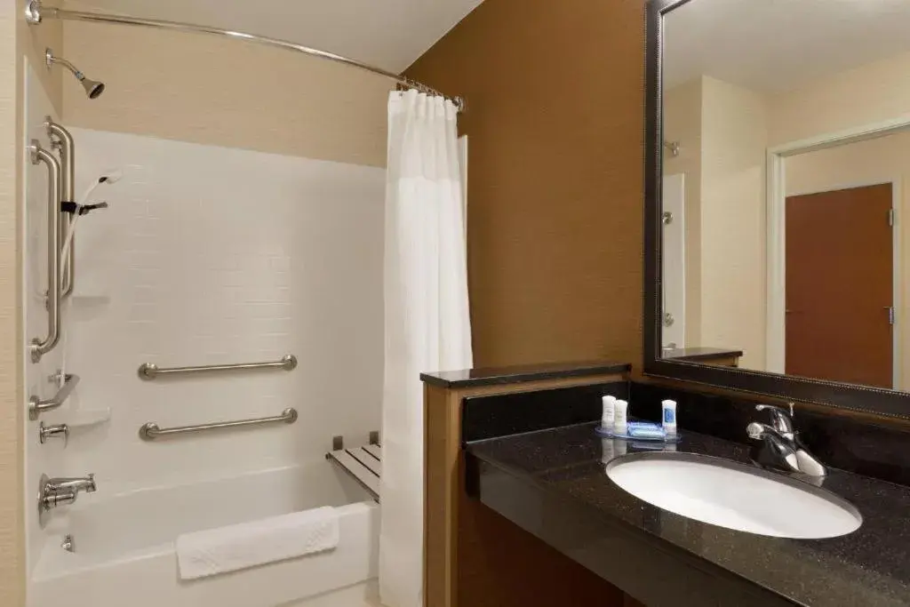 King Room - Disability Access/Non Smoking in Comfort Inn & Suites Oklahoma City North - Quail Springs King Room - Disability Access/Non Smoking in Comfort Inn & Suites Oklahoma City North - Quail Springs