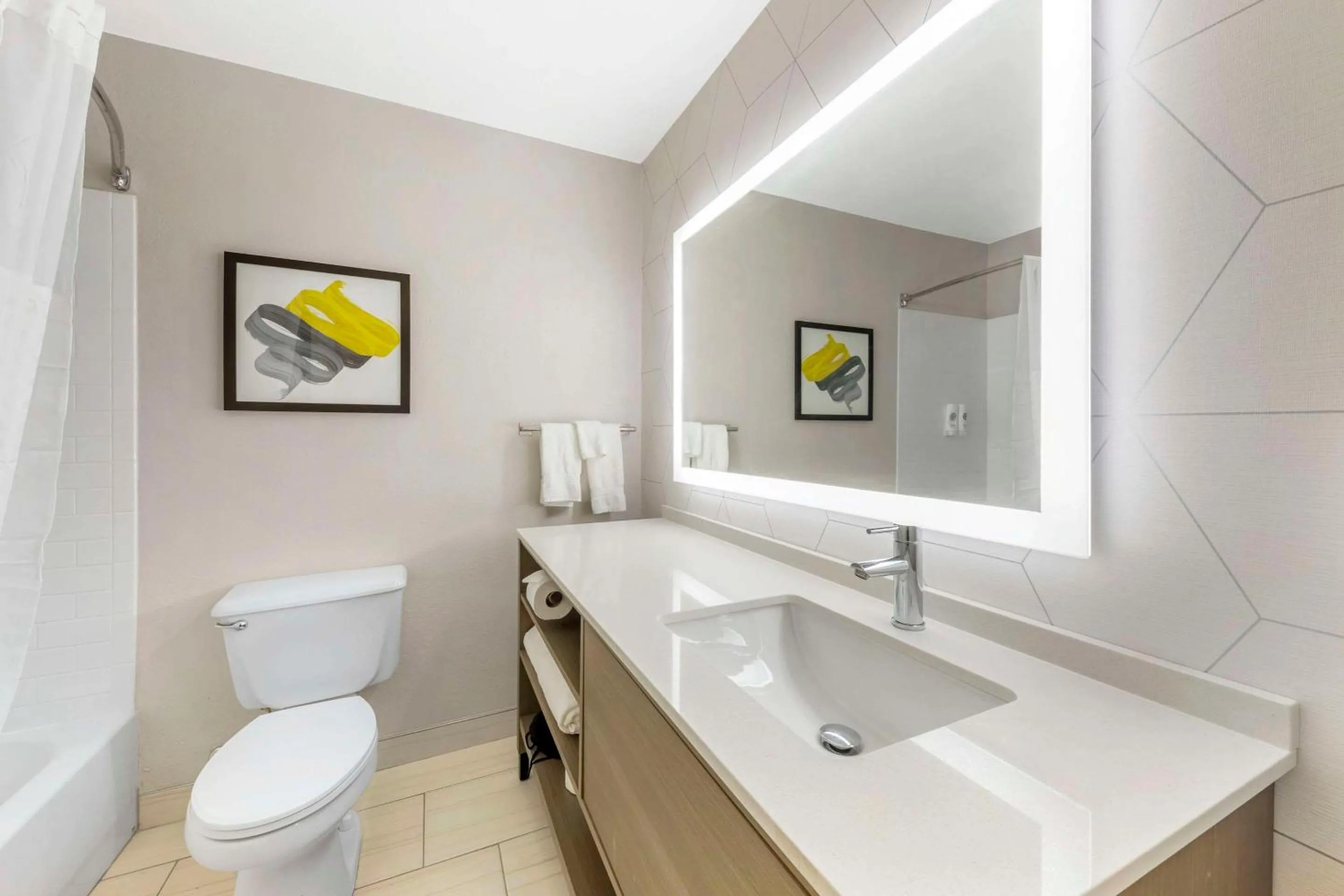 Bathroom in Comfort Inn & Suites Oklahoma City North - Quail Springs