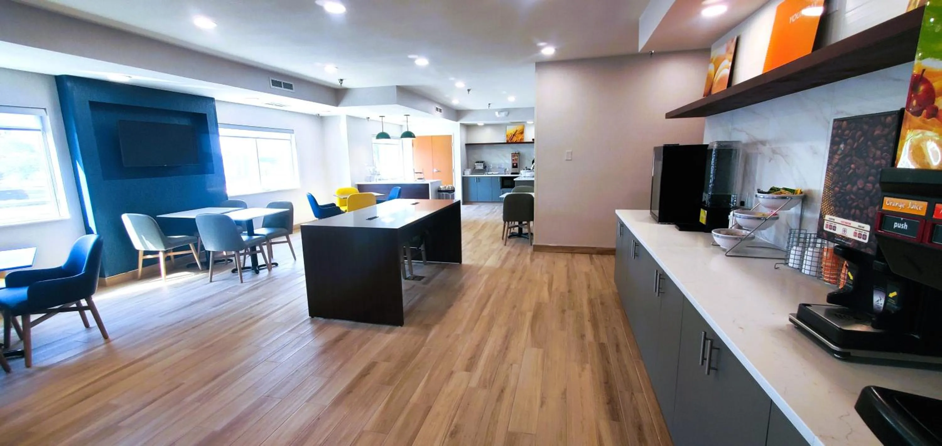 Breakfast in Comfort Inn & Suites Oklahoma City North - Quail Springs