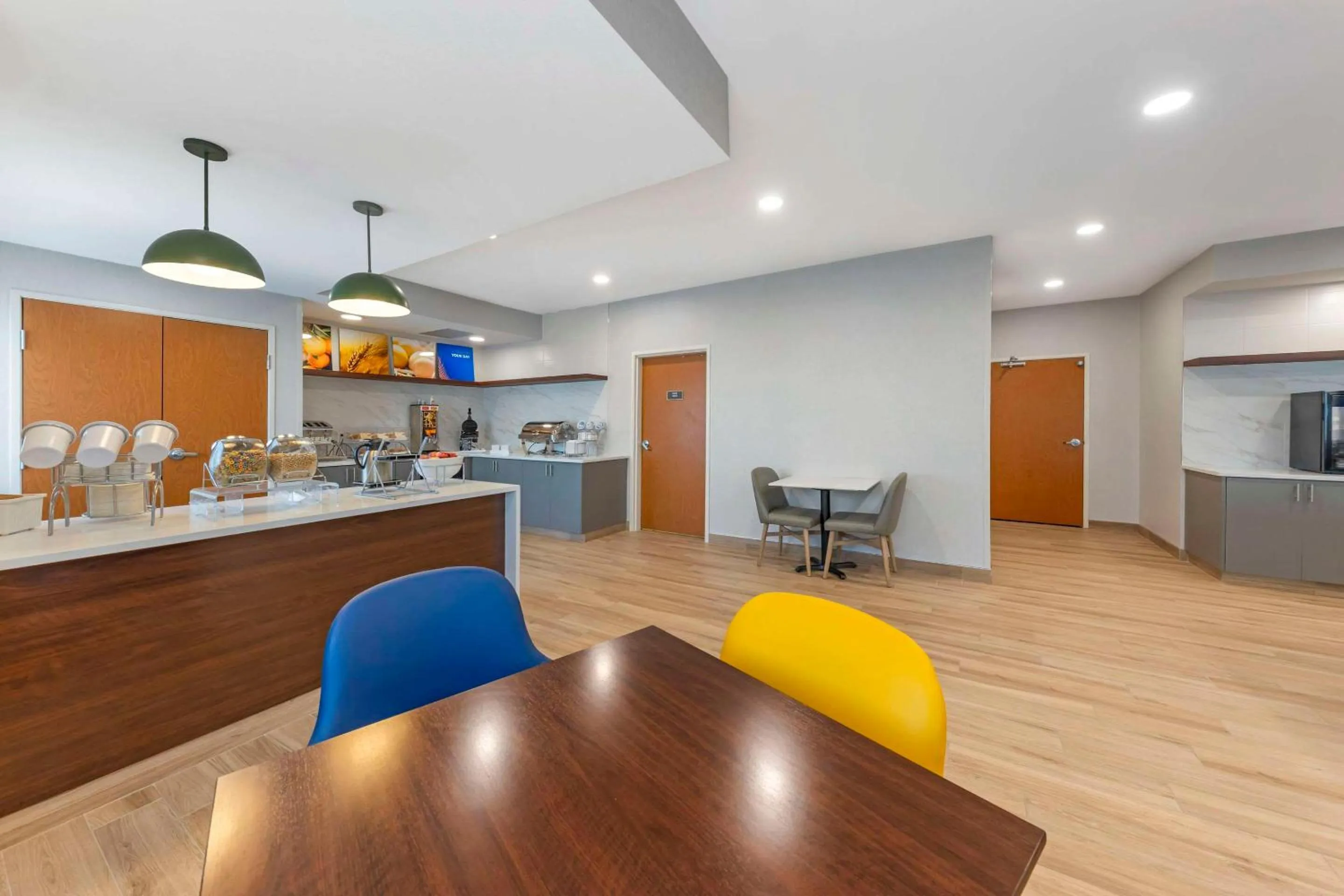 Breakfast in Comfort Inn & Suites Oklahoma City North - Quail Springs