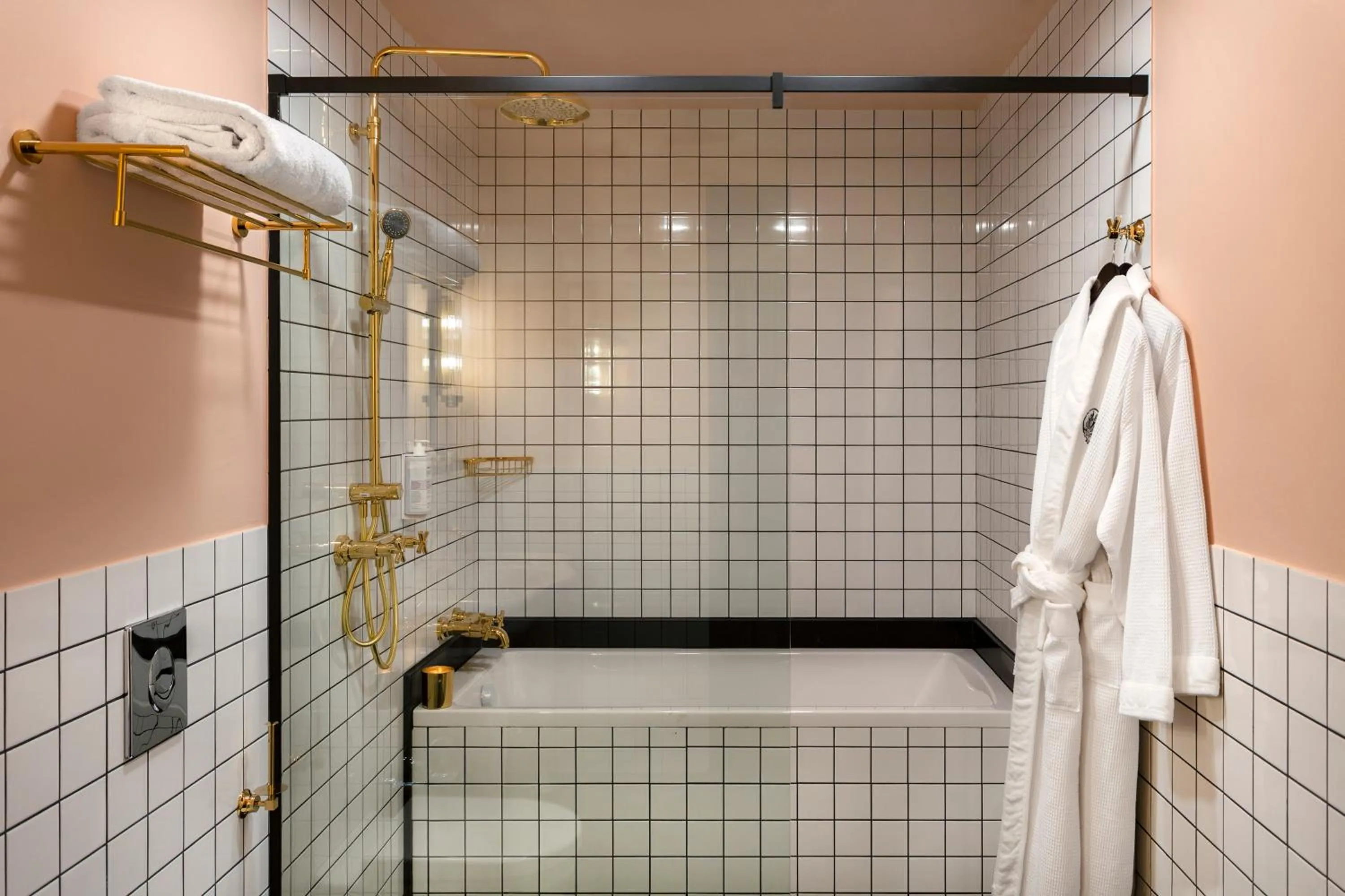 Shower in Artizan - Design Hotel