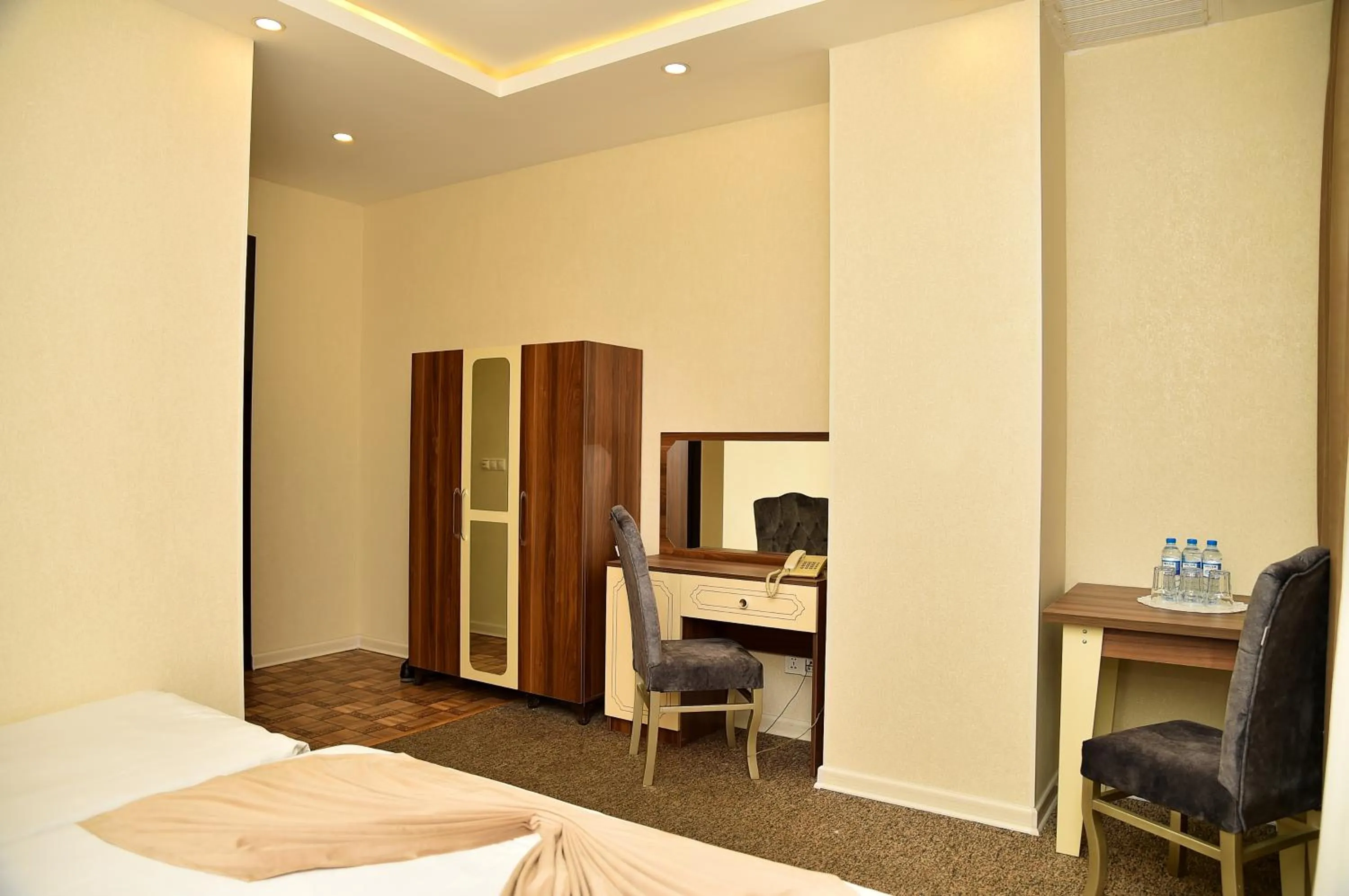 hair dresser, Bed in Boulevard Rigs Boutique Hotel