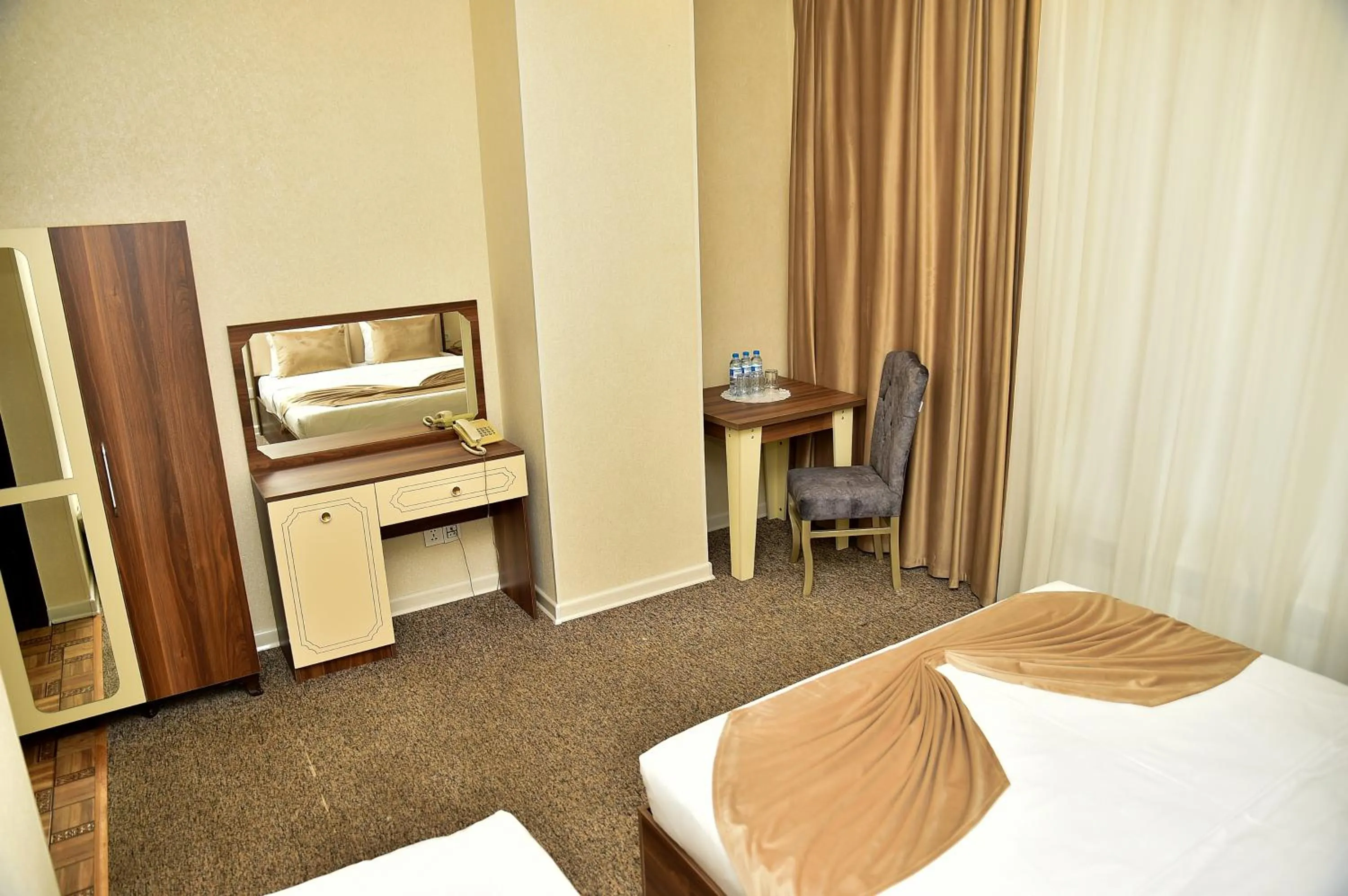 hair dresser, Bed in Boulevard Rigs Boutique Hotel