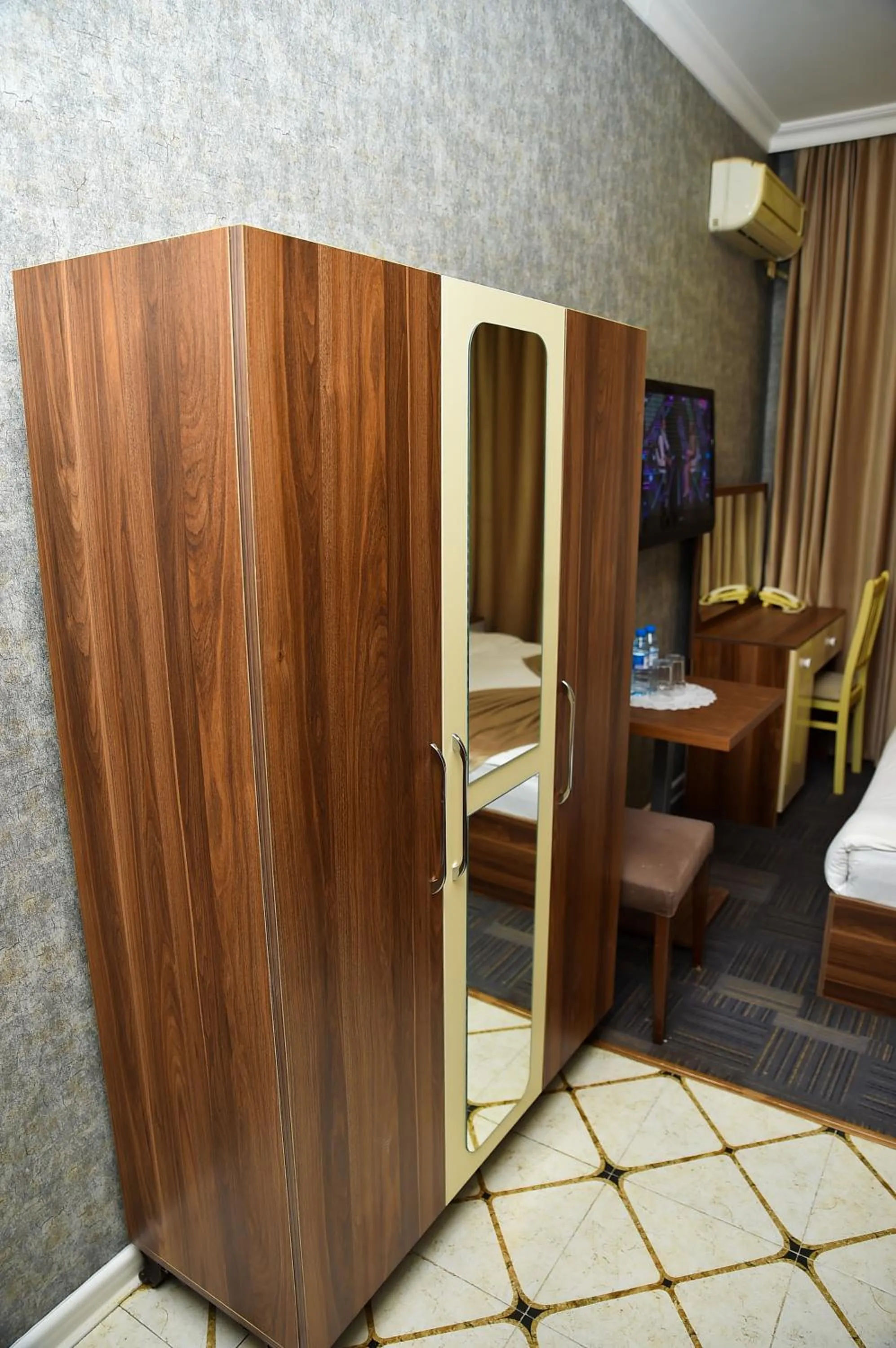 hair dresser, Bed in Boulevard Rigs Boutique Hotel