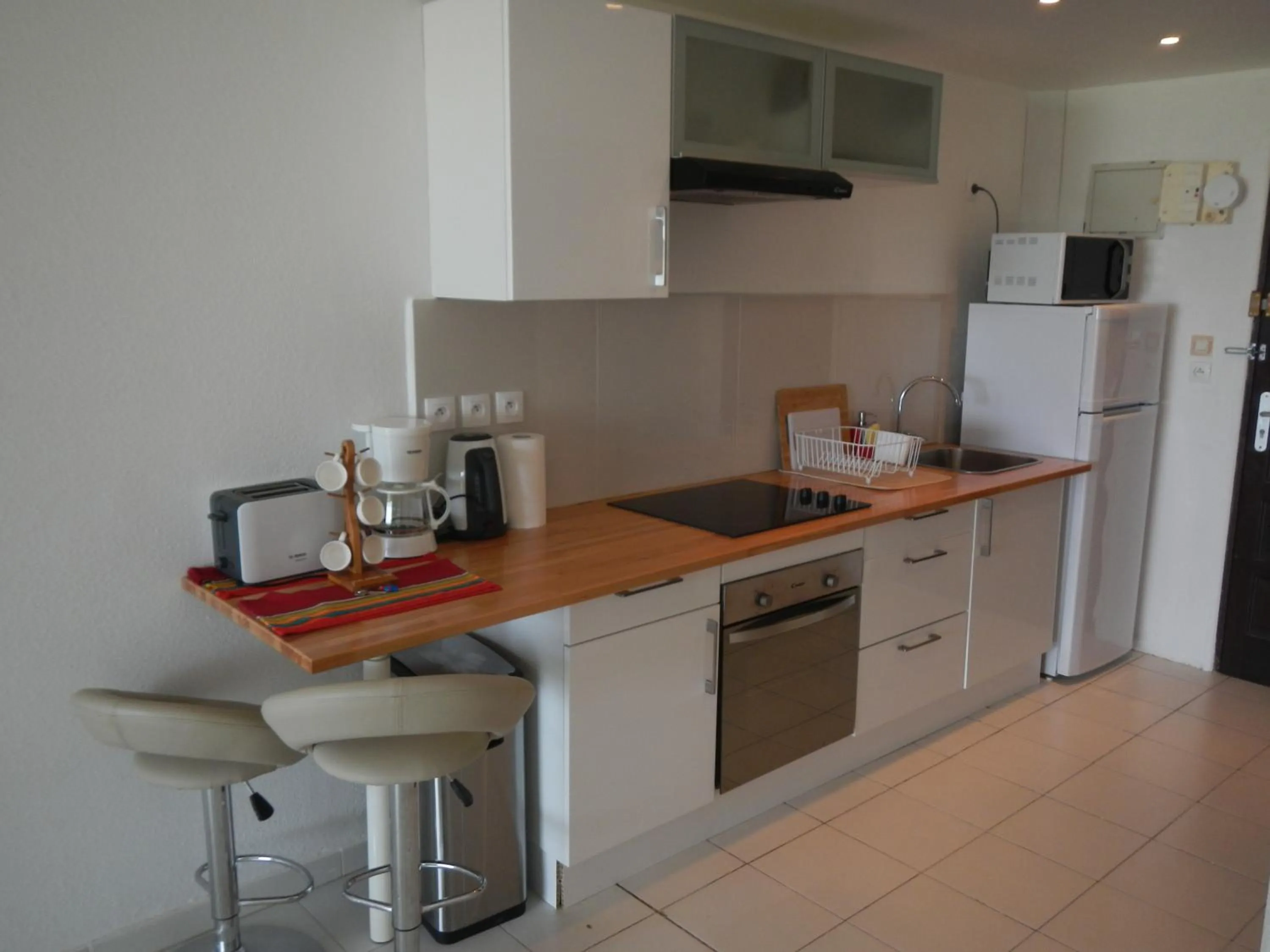 Kitchen or kitchenette in Orient Bay Beach Studio