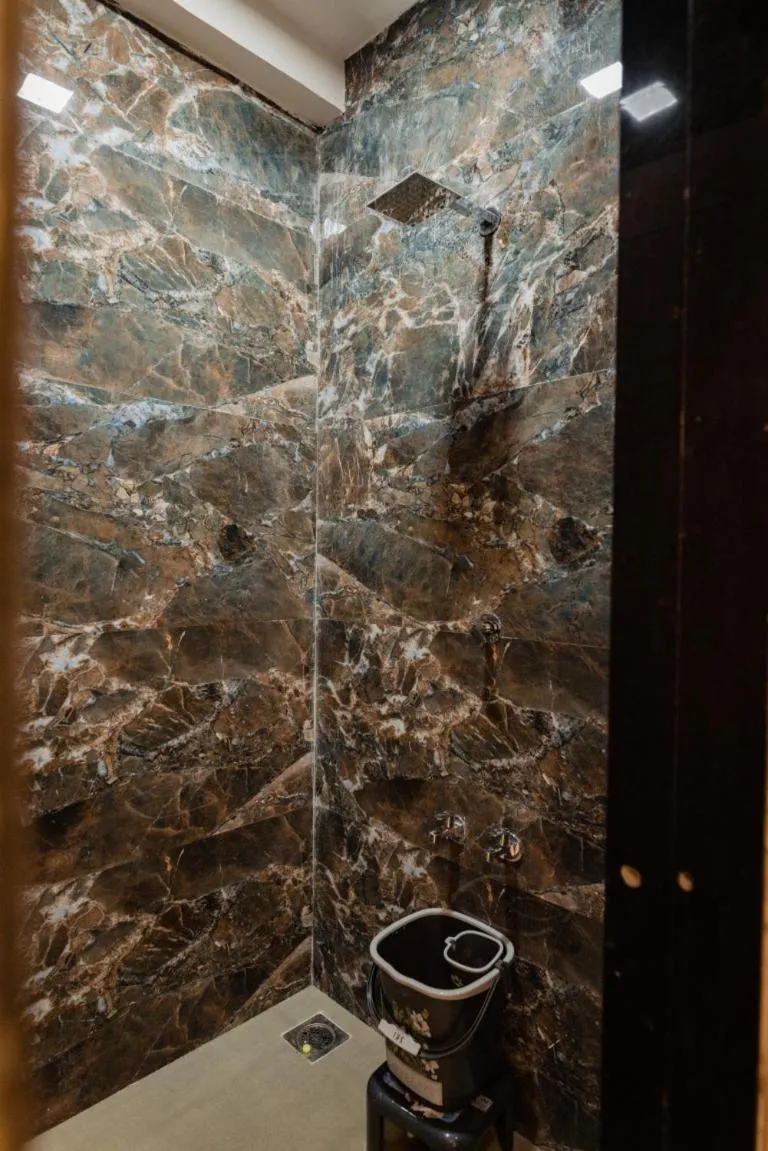 Shower in HOTEL AYODHYA
