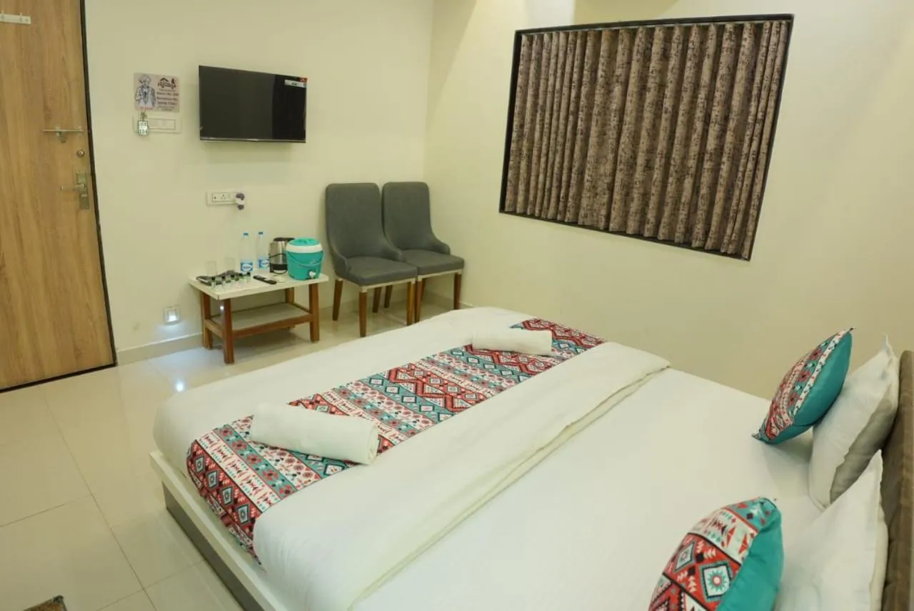 Bed in HOTEL AYODHYA