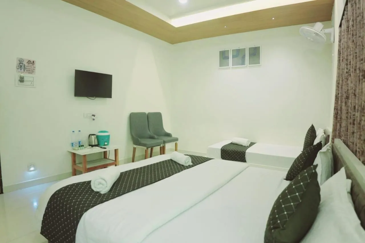 Bed in HOTEL AYODHYA