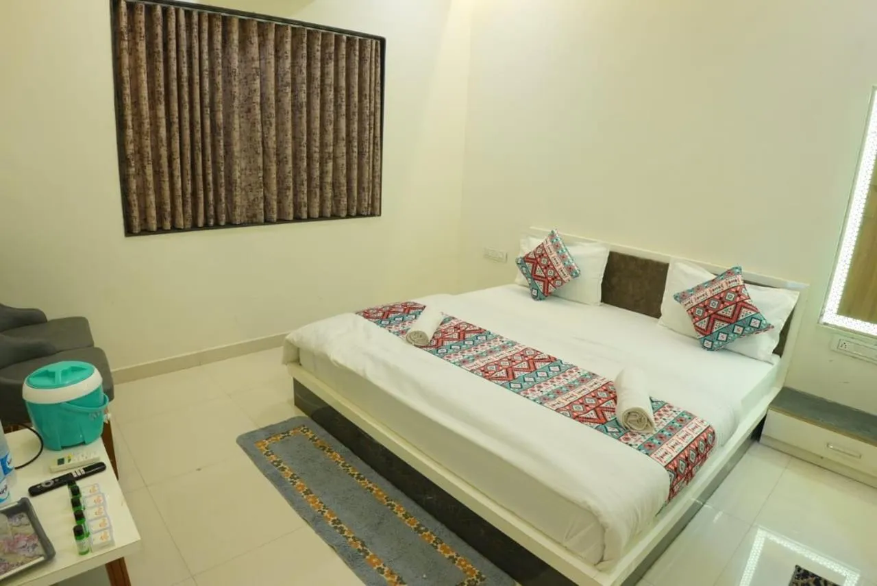 Bed in HOTEL AYODHYA