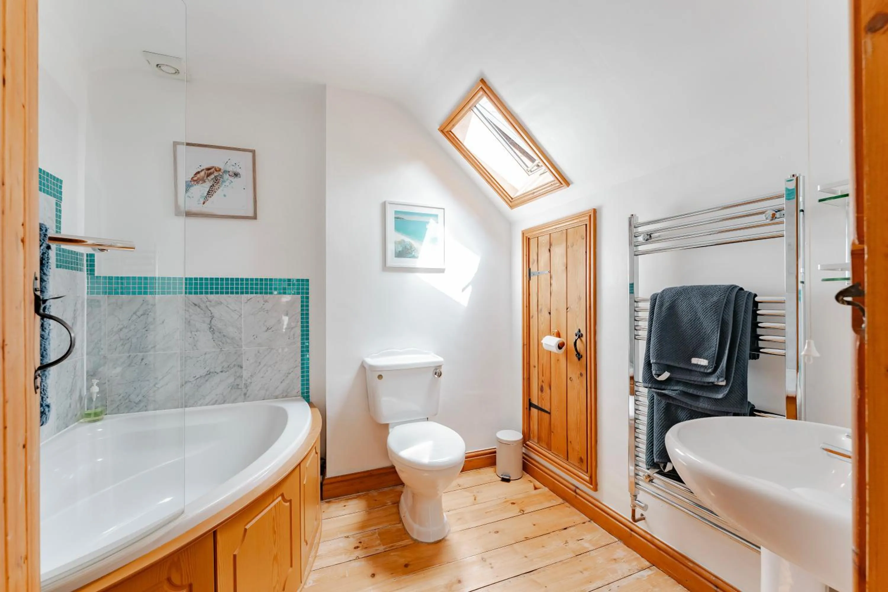 Shower, Bed in the Orangery - BnB Suites