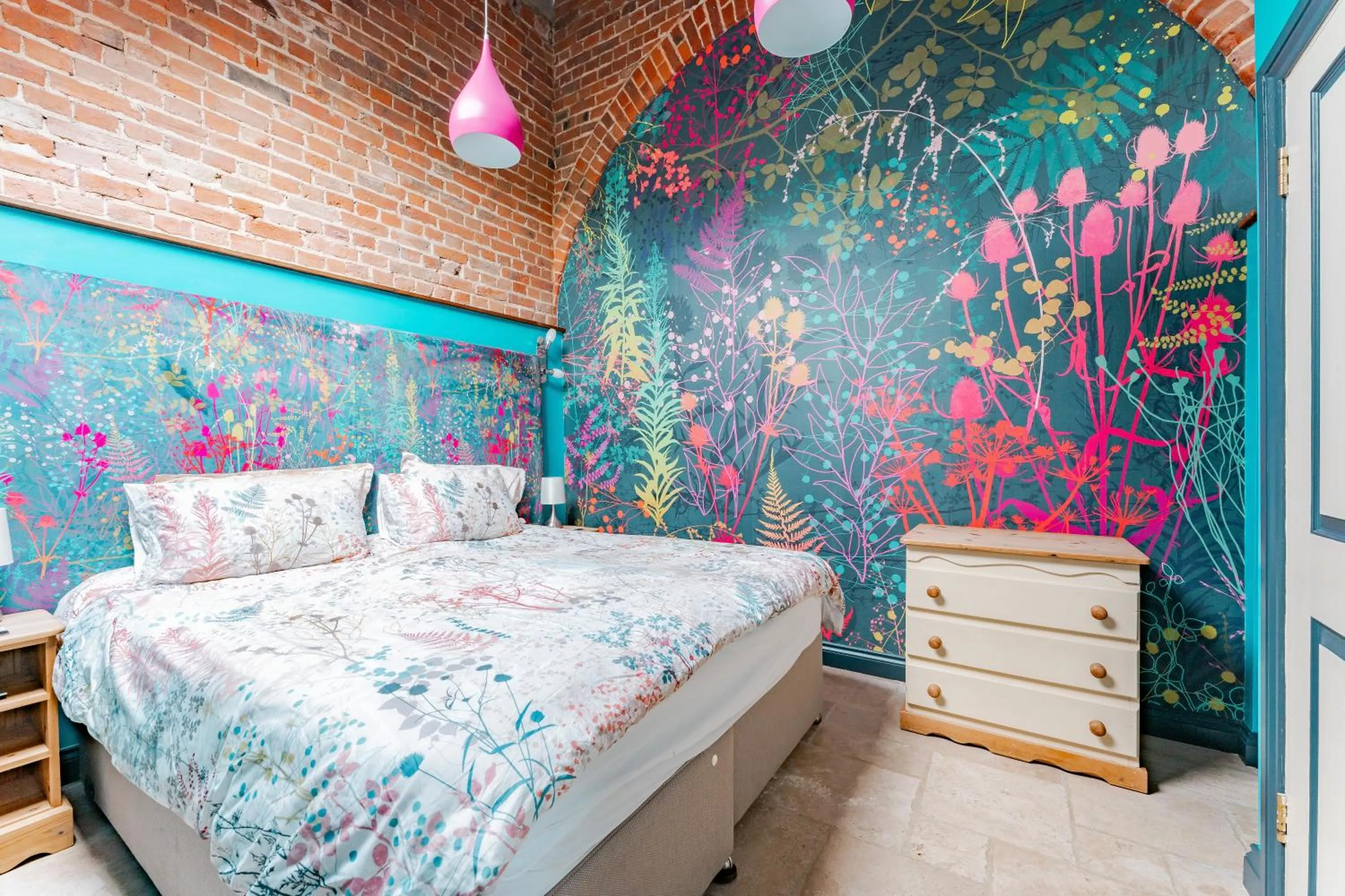 Bed in the Orangery - BnB Suites