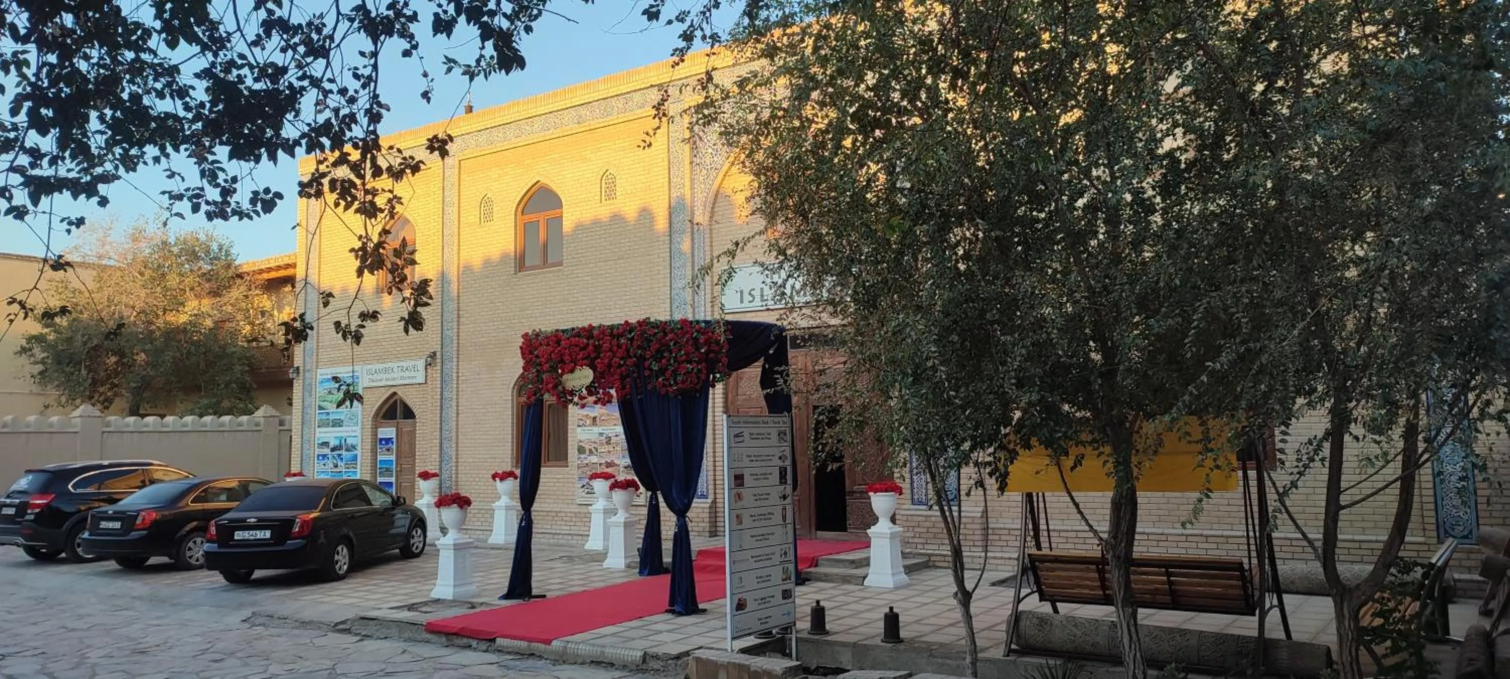 Islambek Travel & Hotel