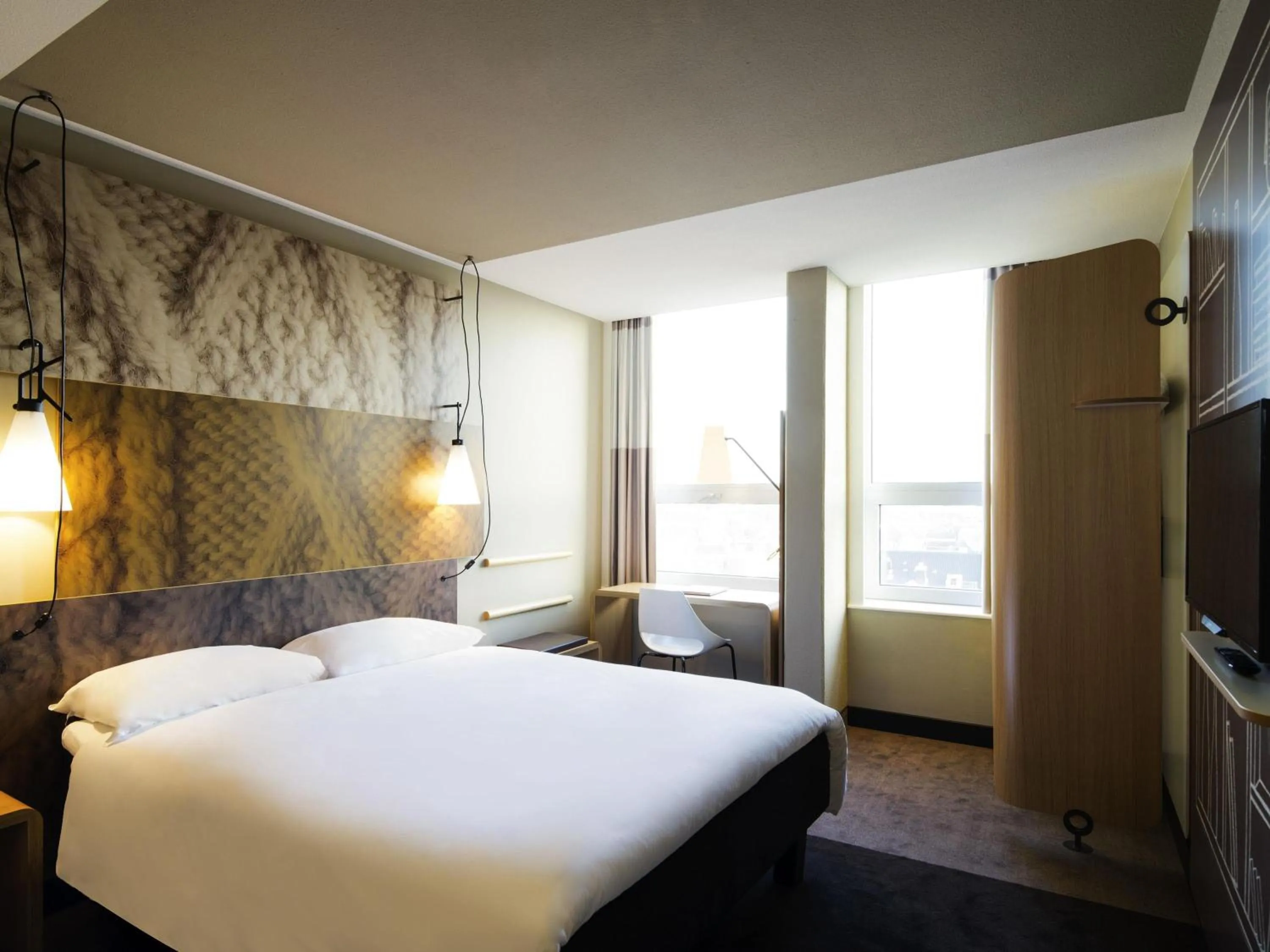 Bedroom, Bed in ibis Den Haag City Centre