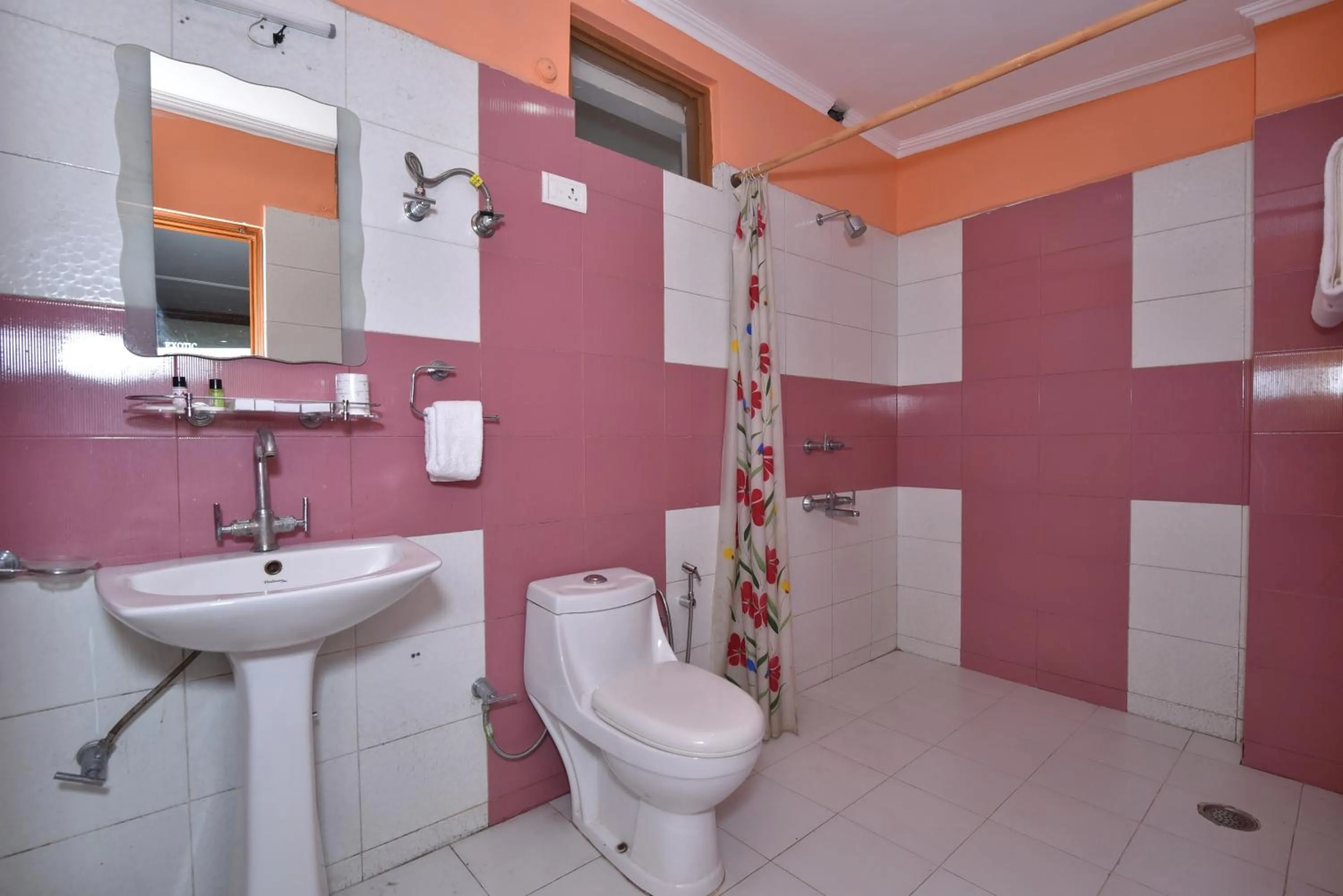 Shower in Hotel M AND RESORT