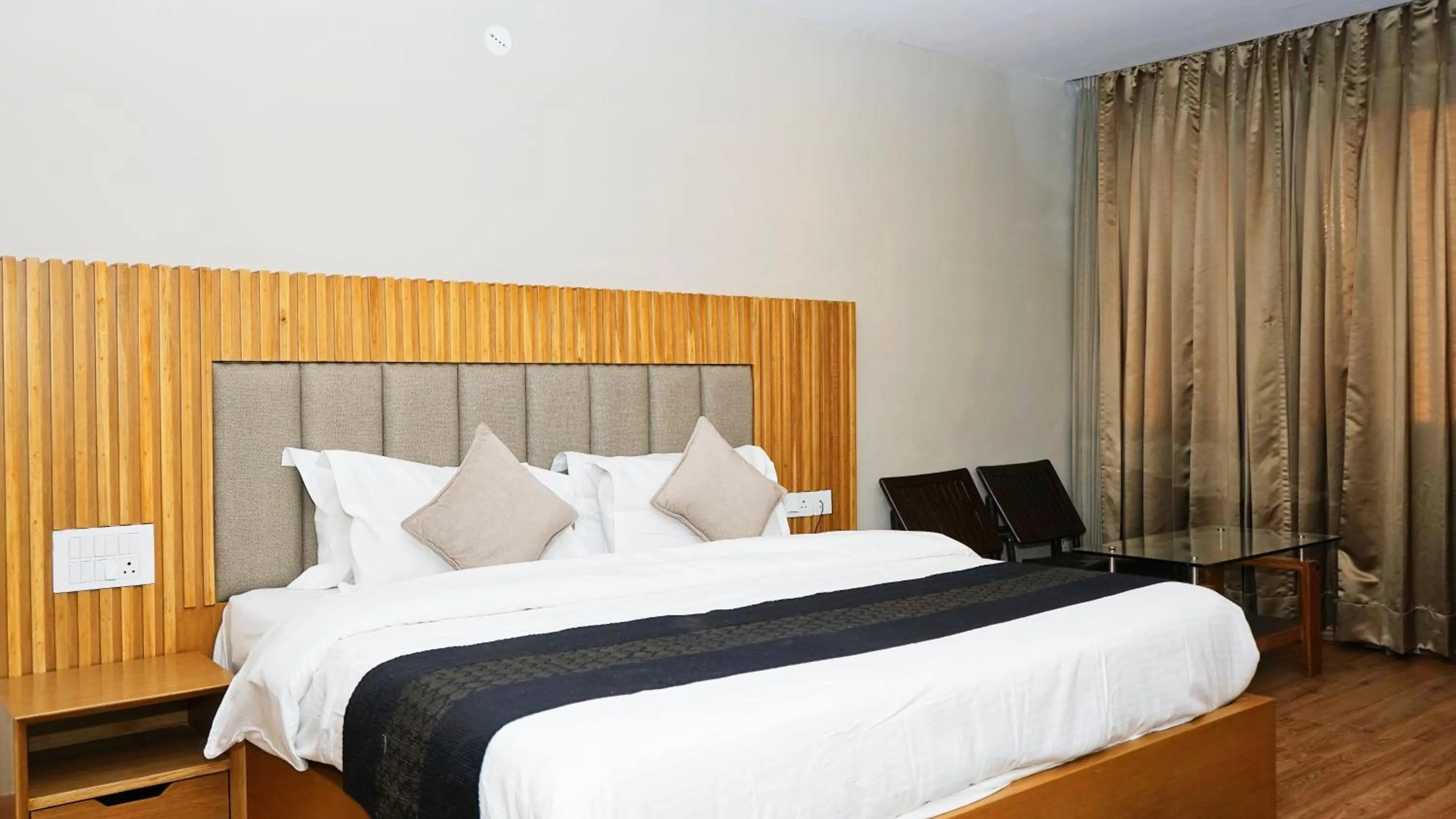 Guests, Bed in Hotel M AND RESORT