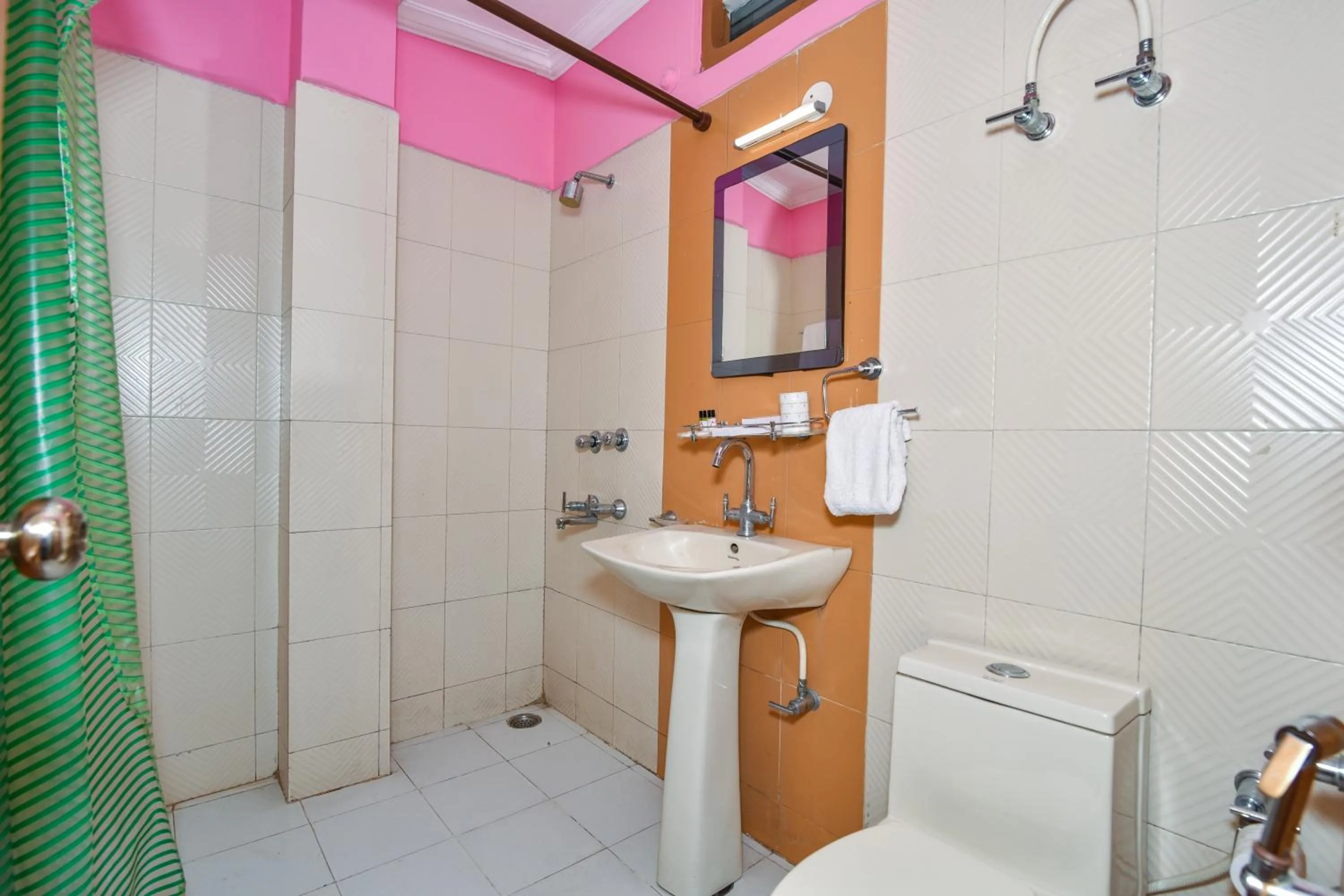 Shower in Hotel M AND RESORT