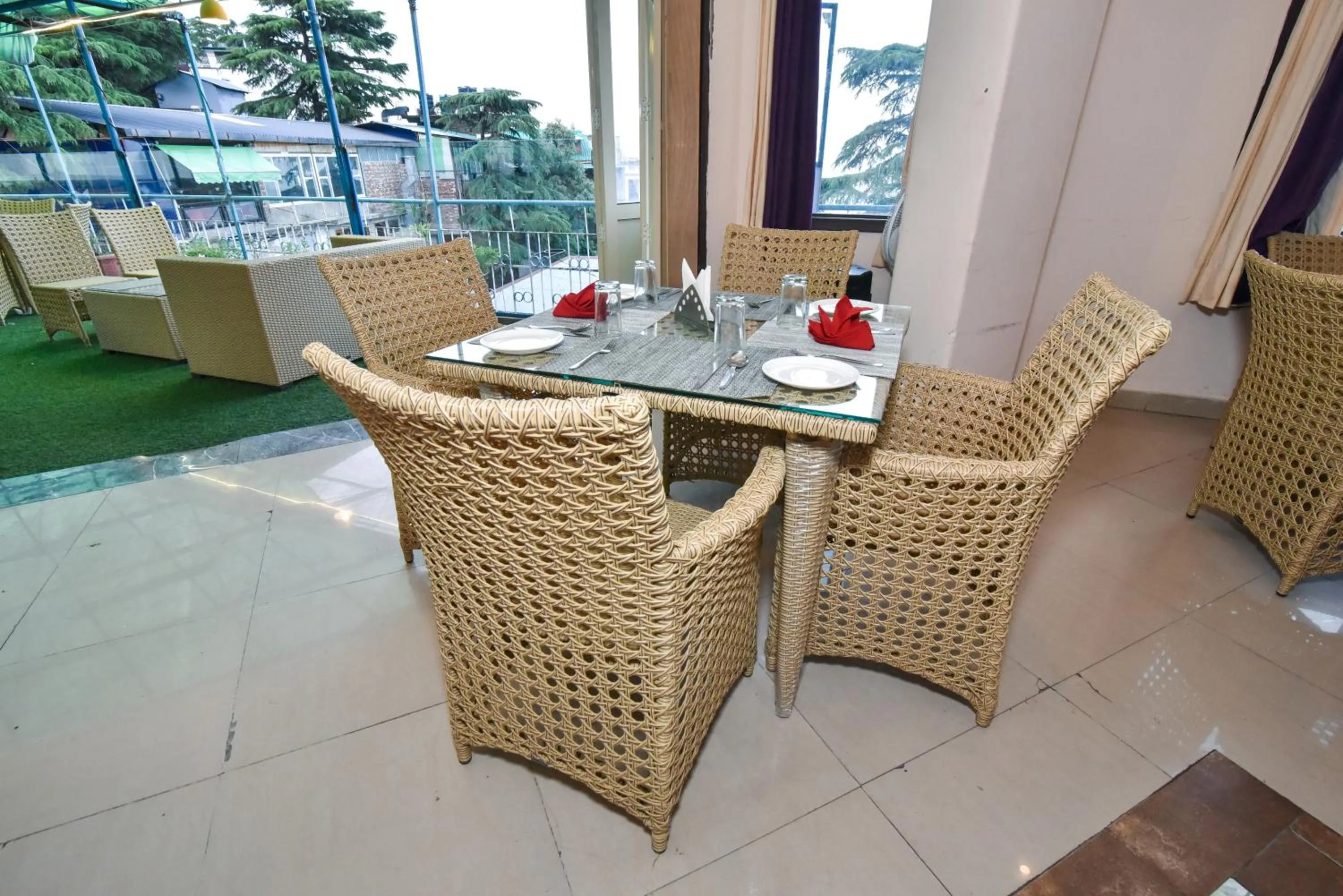 Restaurant/places to eat in Hotel M AND RESORT