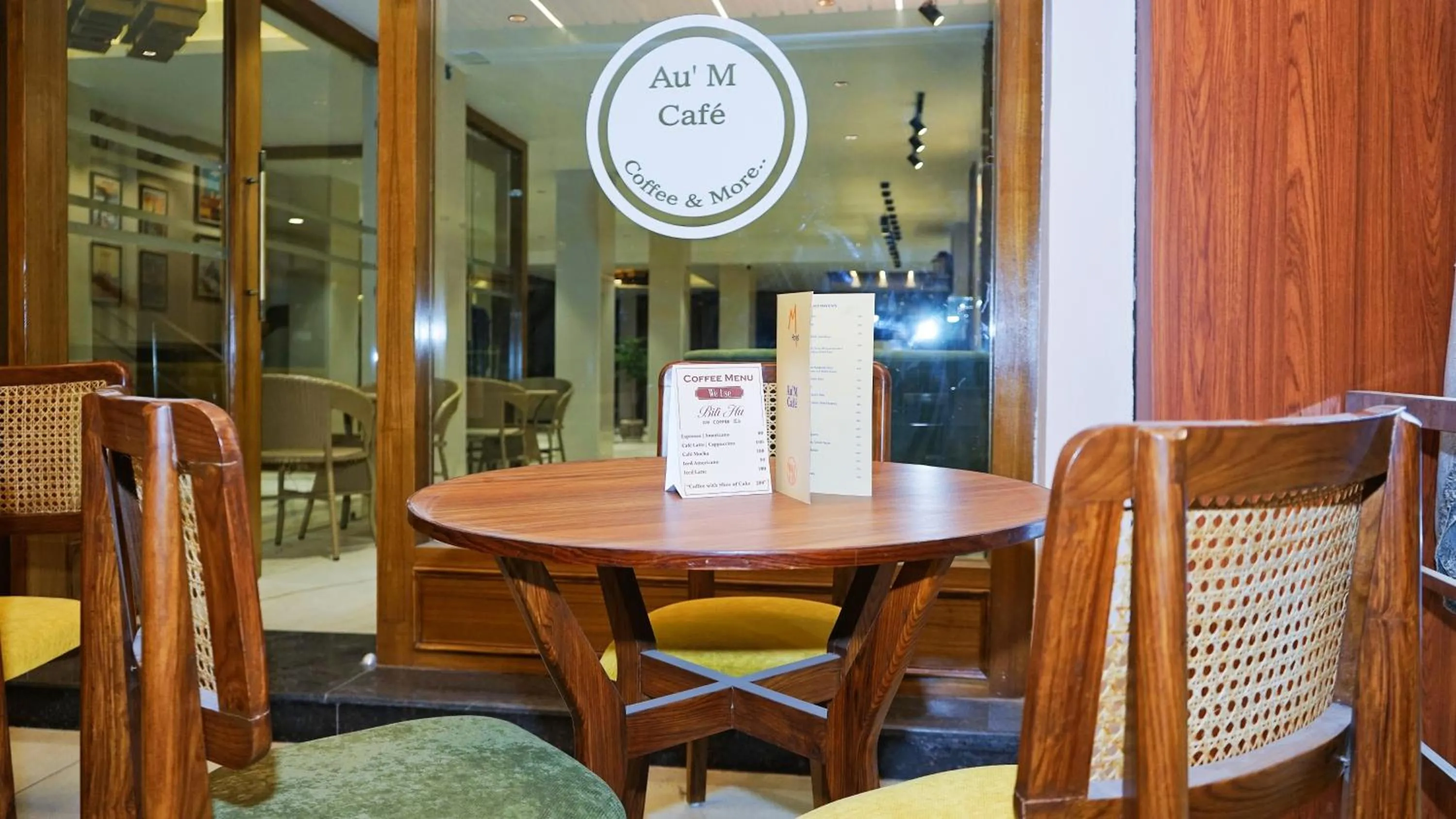 Restaurant/places to eat in Hotel M AND RESORT