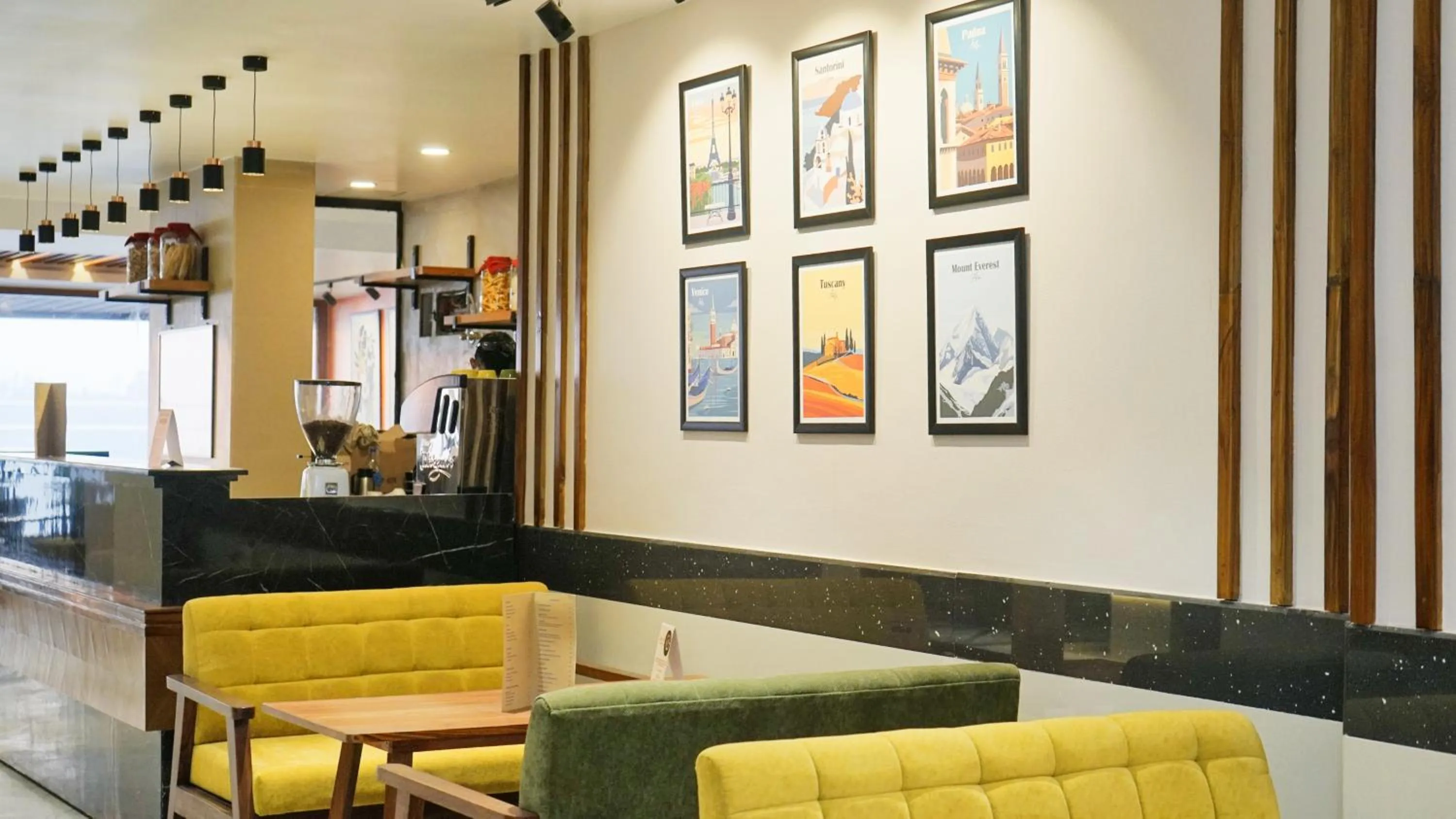 Restaurant/places to eat in Hotel M AND RESORT