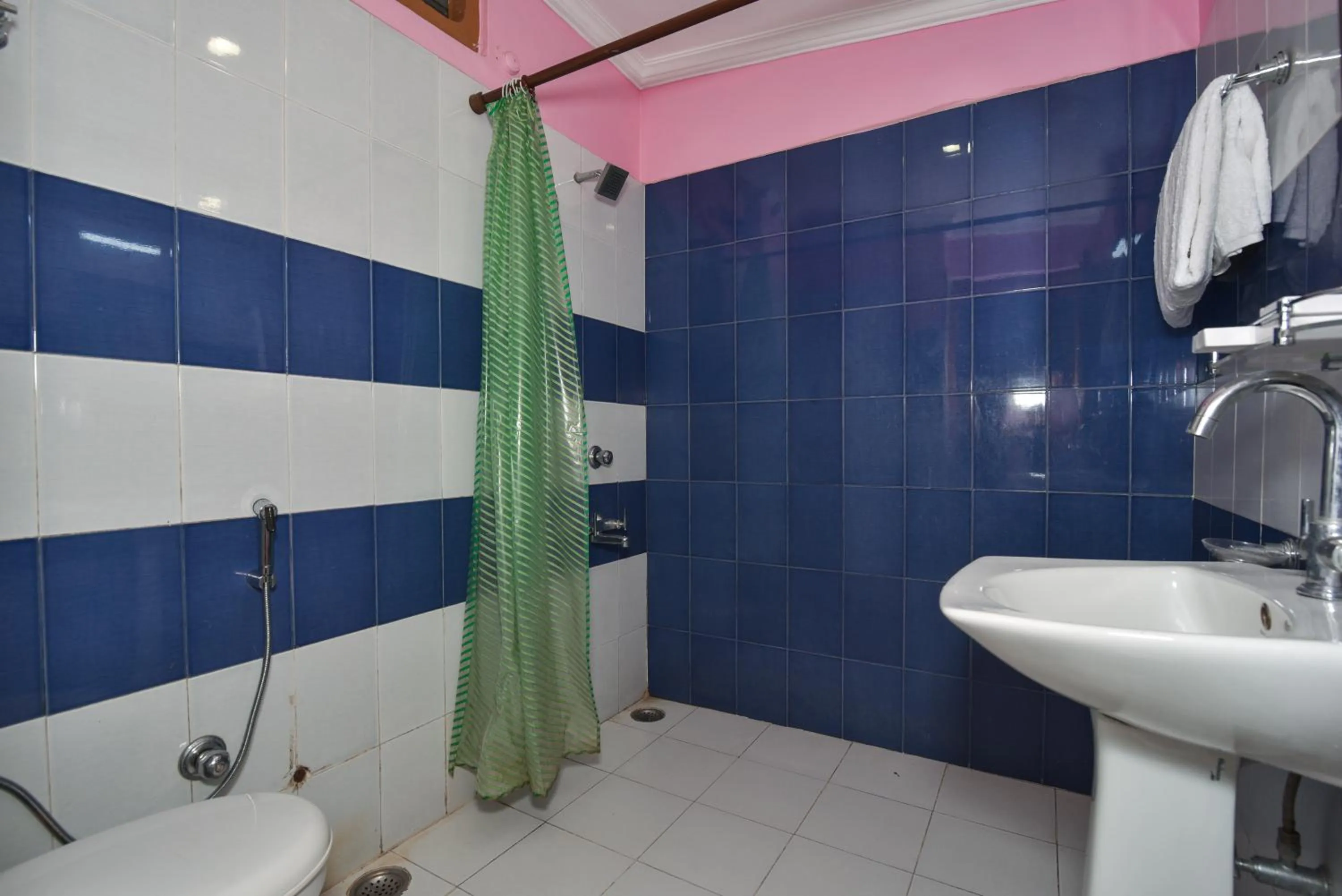 Shower in Hotel M AND RESORT