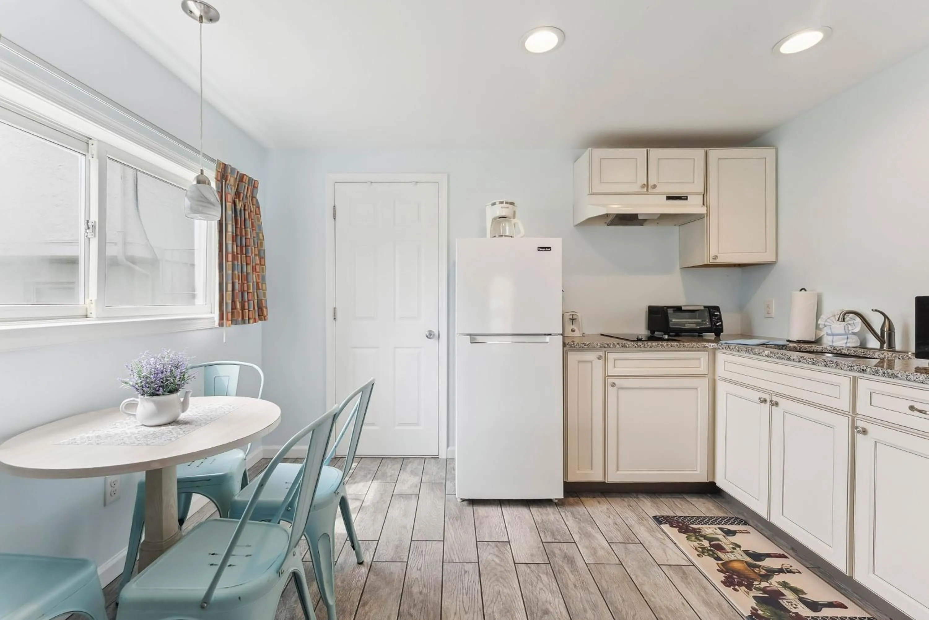 Coffee/tea facilities in Daytona Inn and Suites