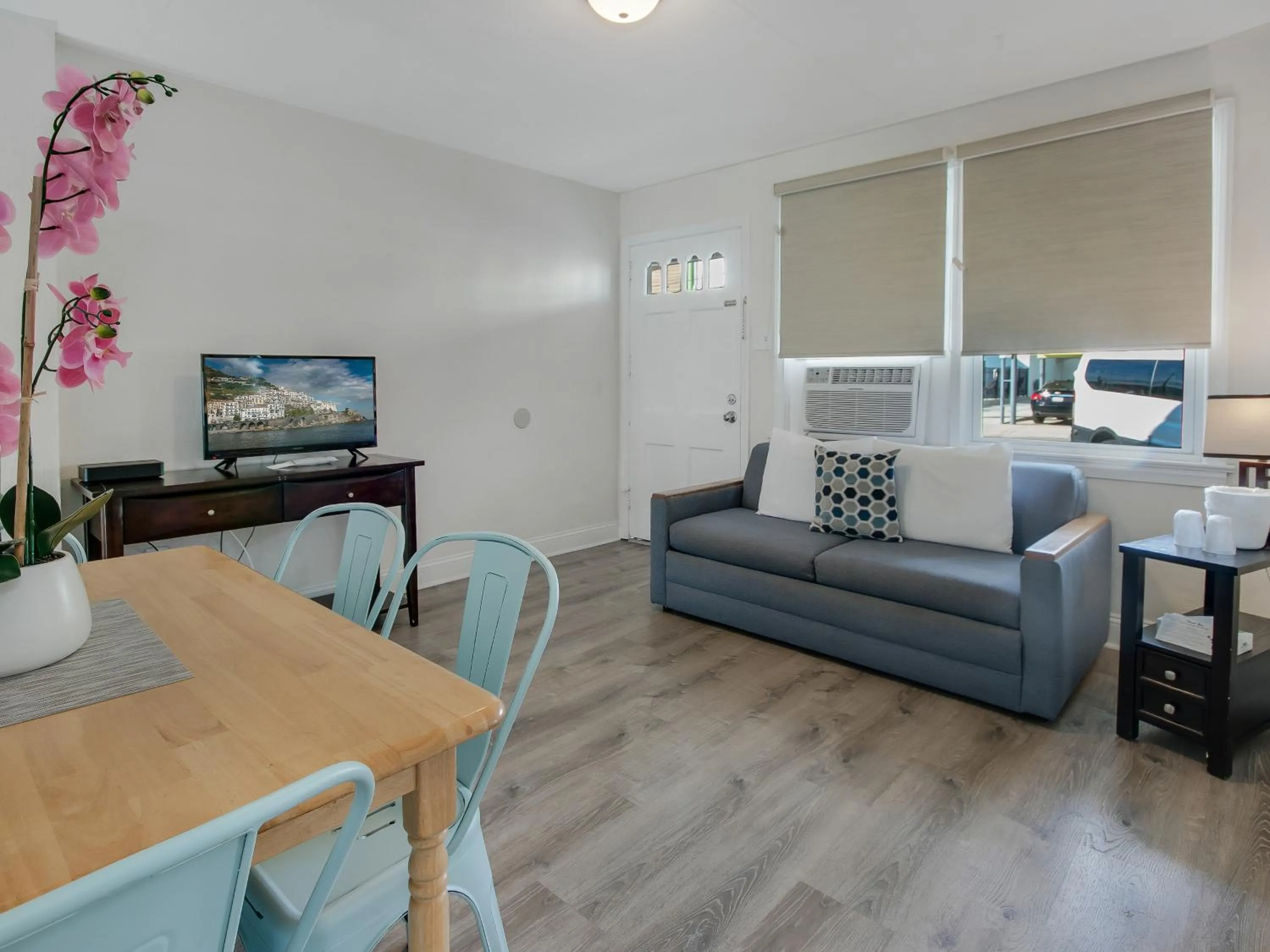 Living room in Daytona Inn and Suites