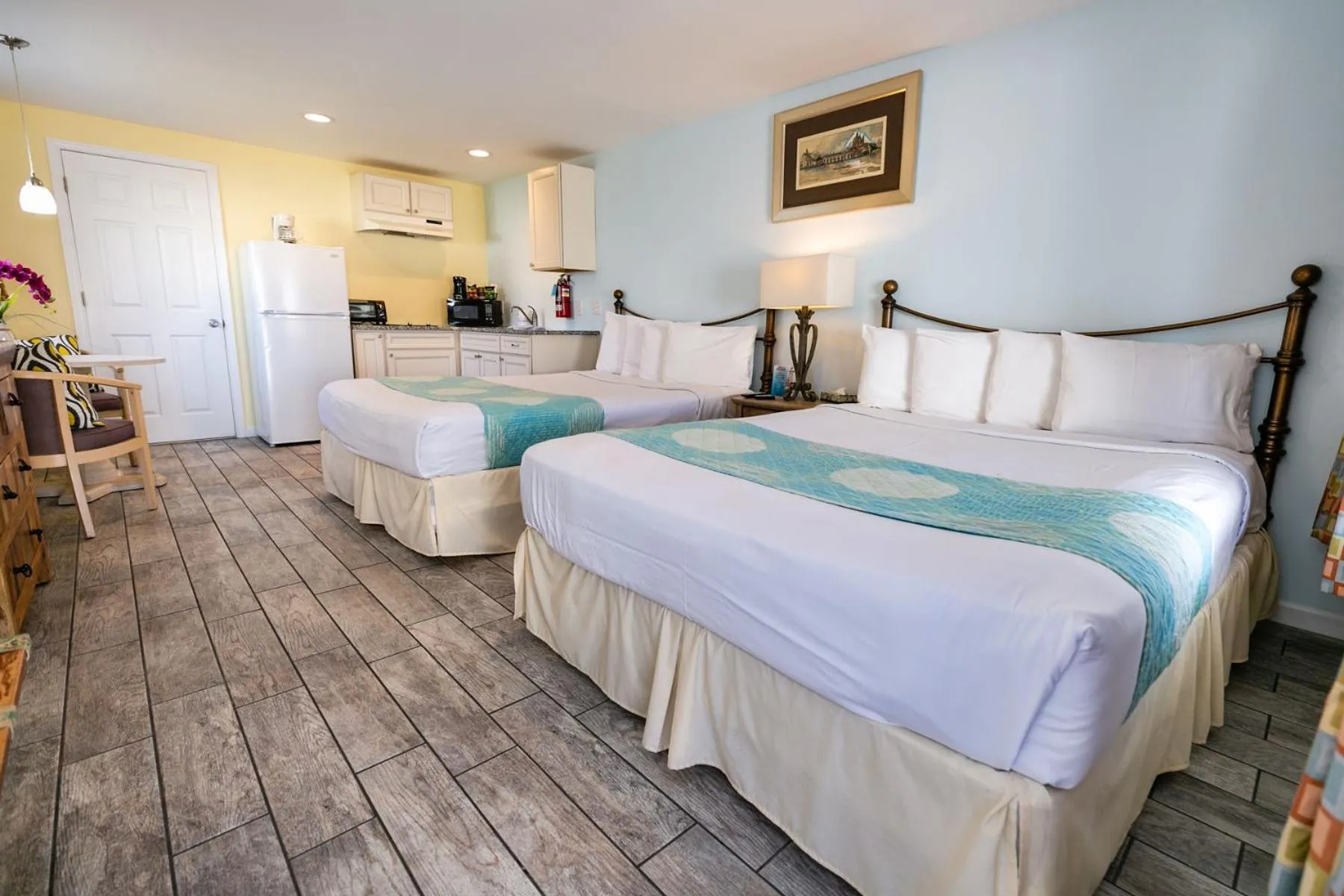 Kitchen or kitchenette in Daytona Inn and Suites