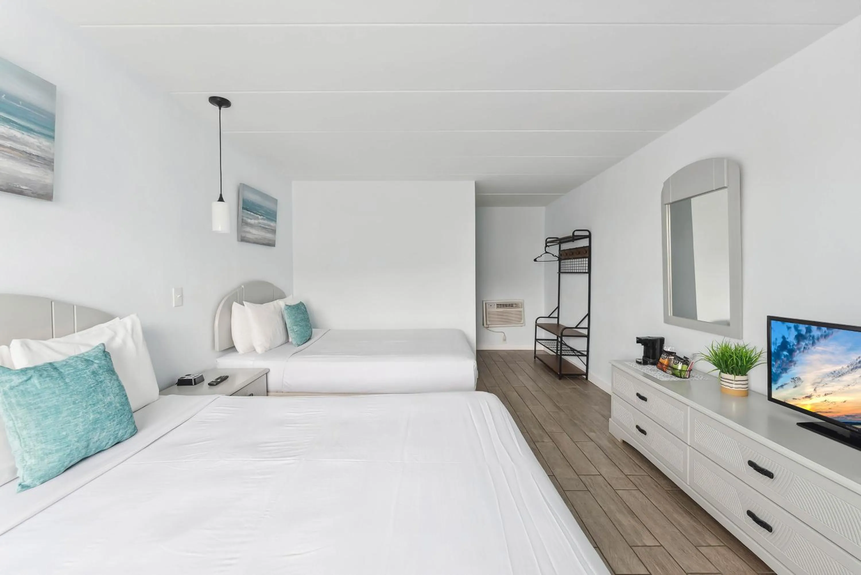 TV and multimedia in Daytona Inn and Suites