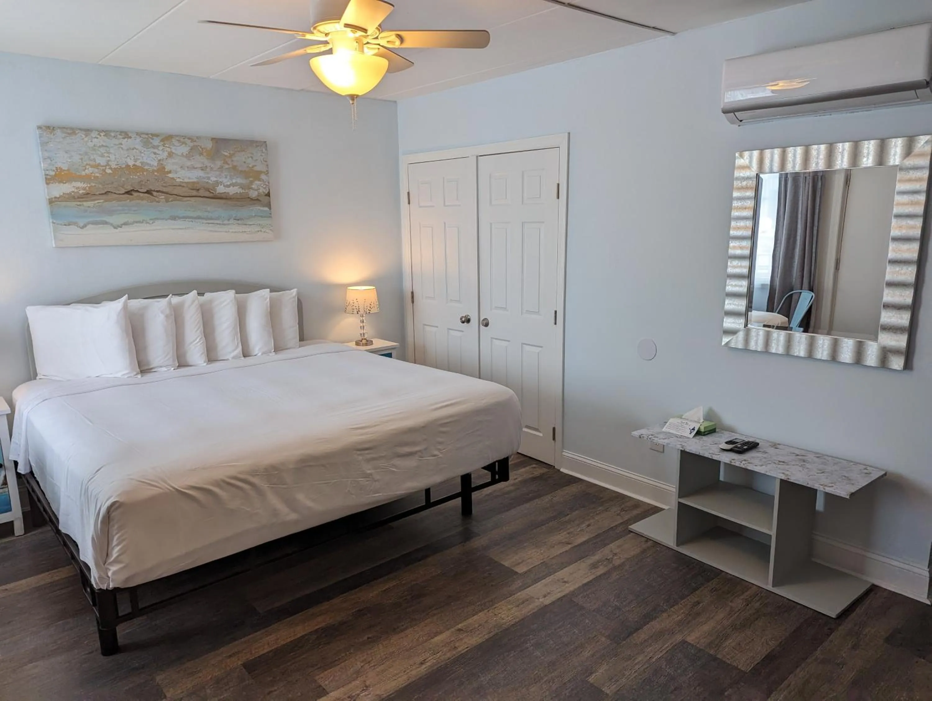 Bed in Daytona Inn and Suites