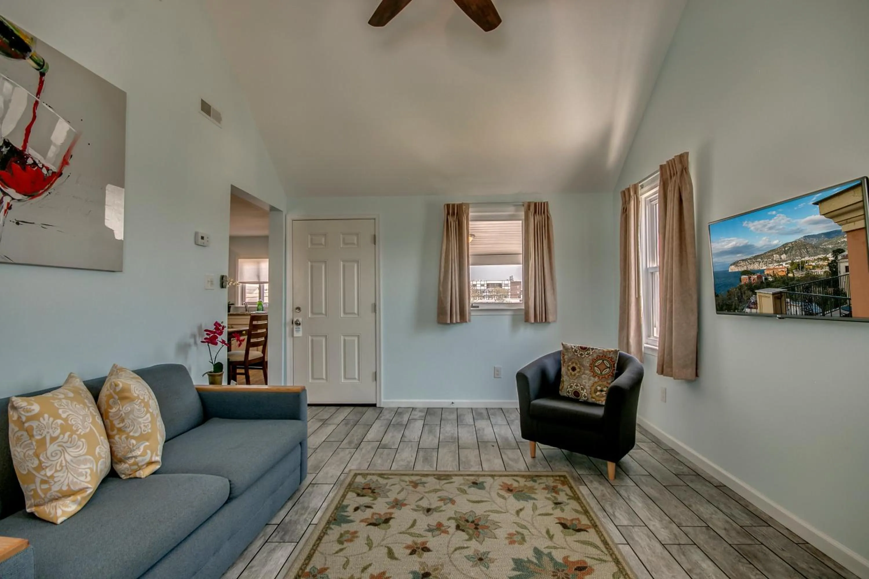 Living room in Daytona Inn and Suites