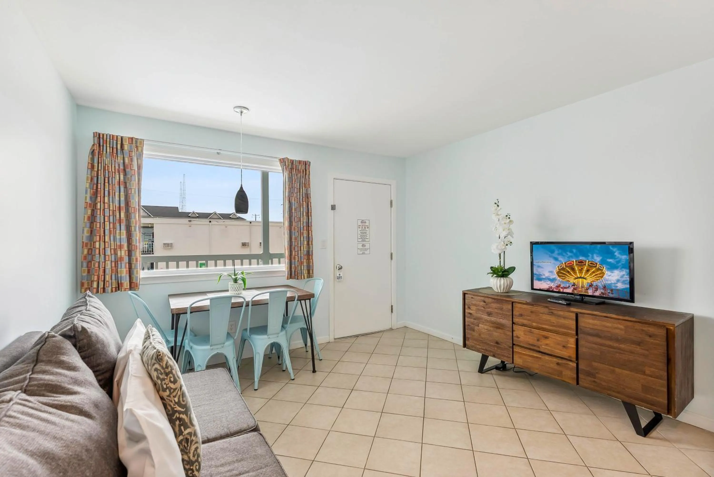 Living room in Daytona Inn and Suites